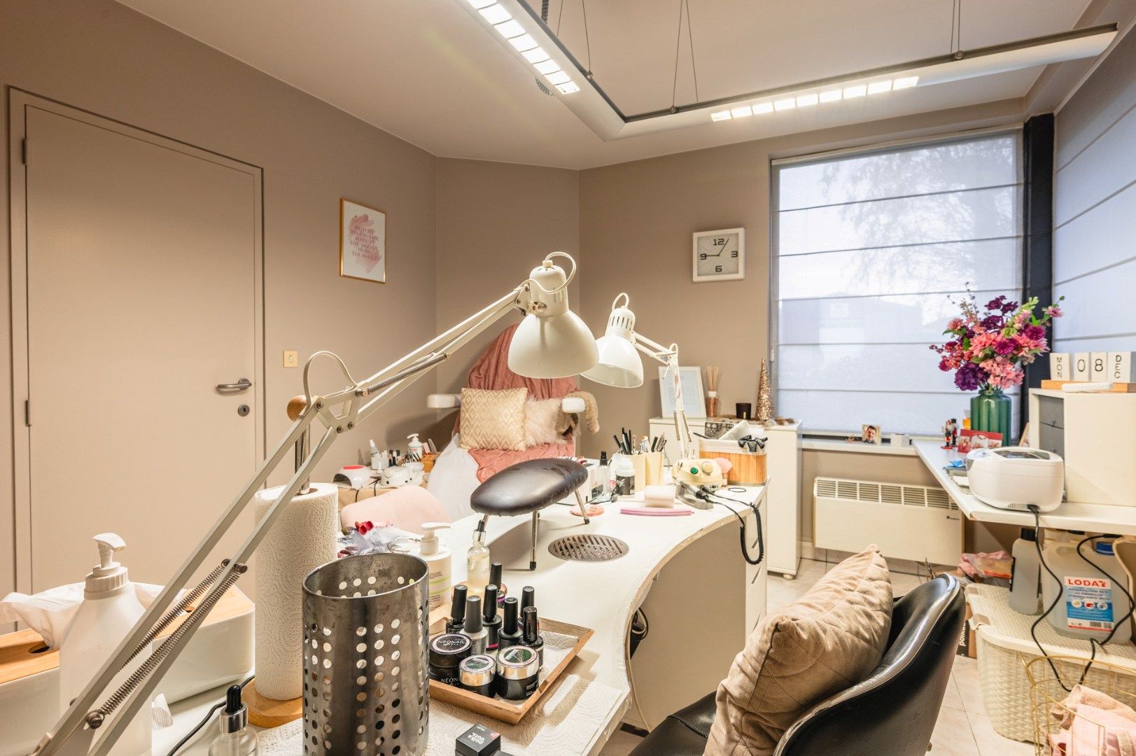 Villa met 6 kamers,  garage, 44 zonnepanelen, en veel ruimte op 810 m² foto 8