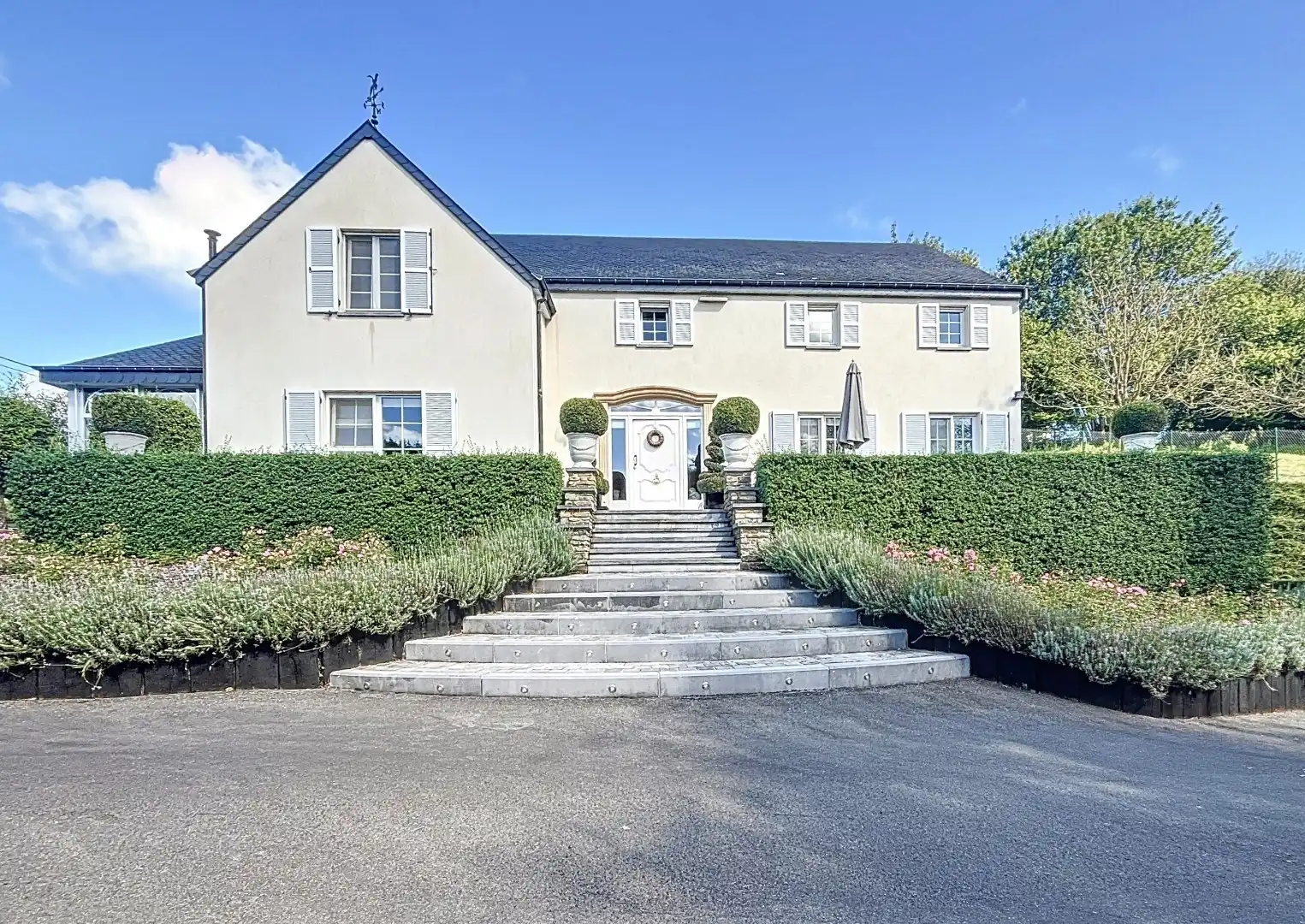 Prachtige woning met 7 slaapkamers en 5 badkamers! foto 3