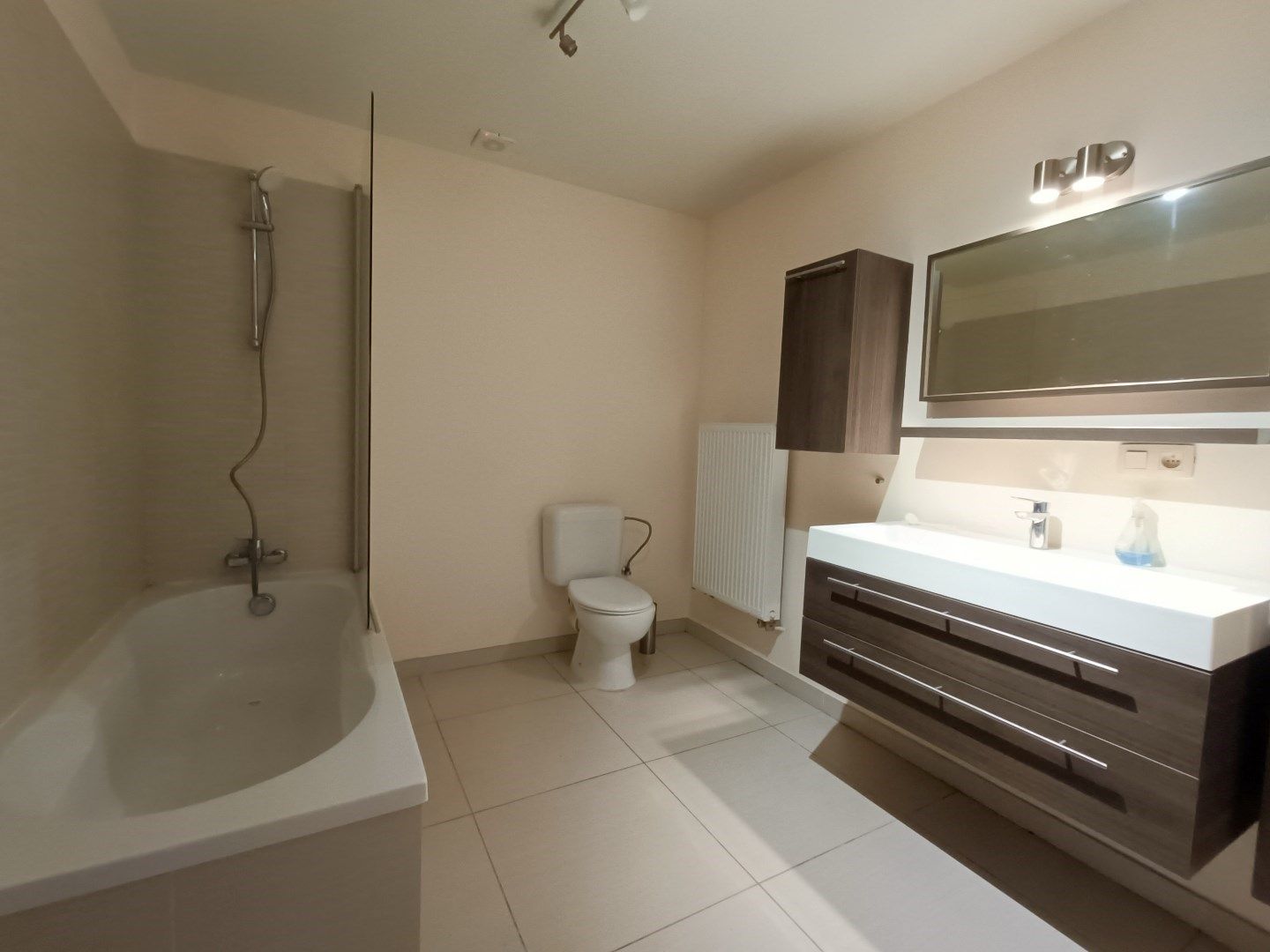 Instapklaar appartement met 2 slaapkamers en ruim dakterras - centrum Tongeren foto 7