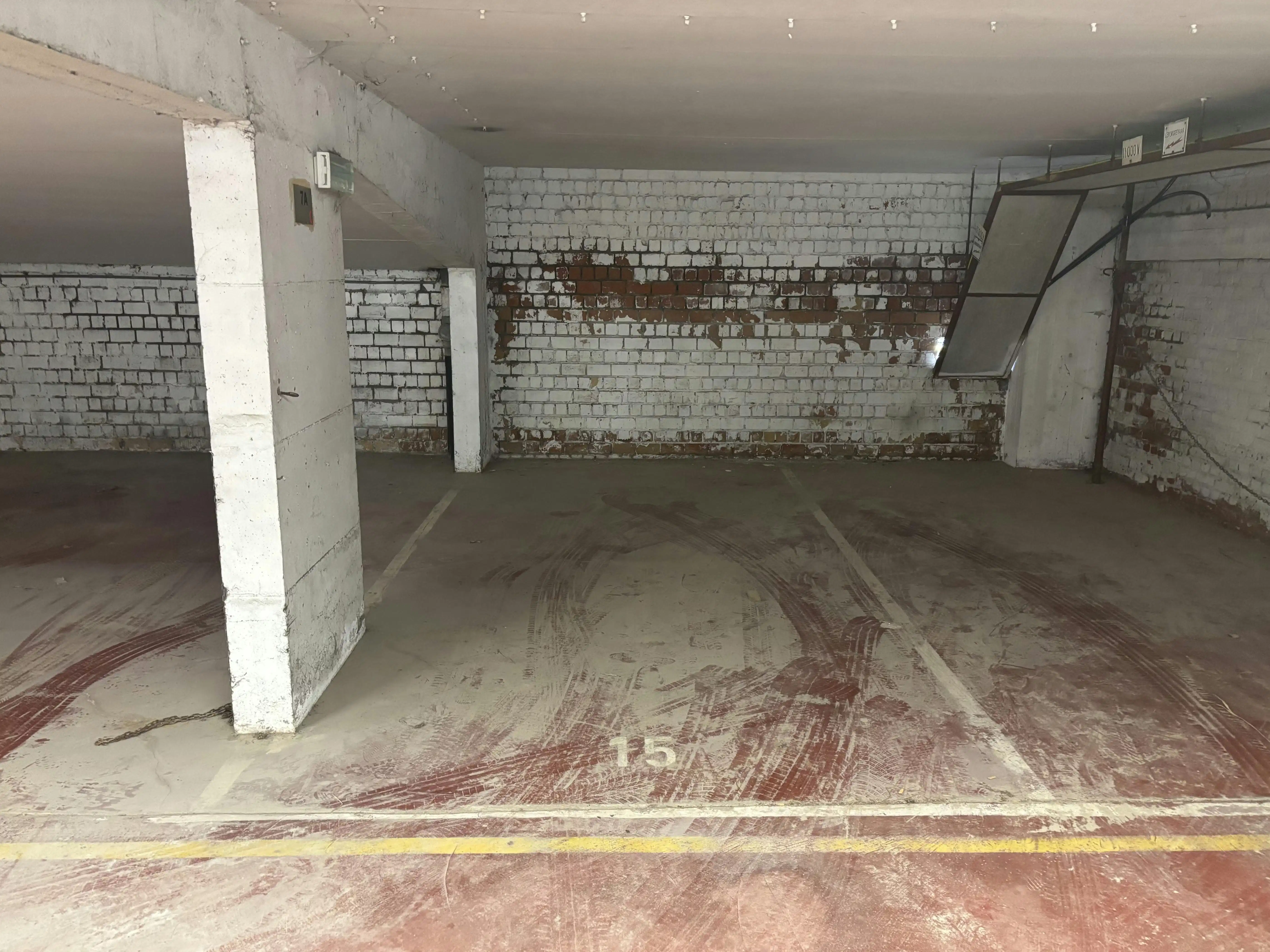 Centraal gelegen autostandplaats te koop langs de Zeedijk! foto {{pictureIndex}}