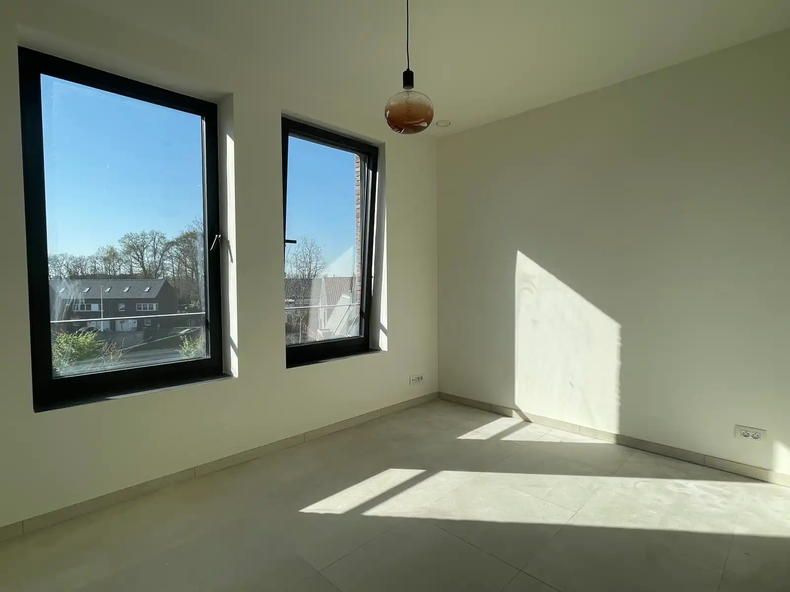 Instapklaar tweeslaapkamer appartement met ruim terras foto 7