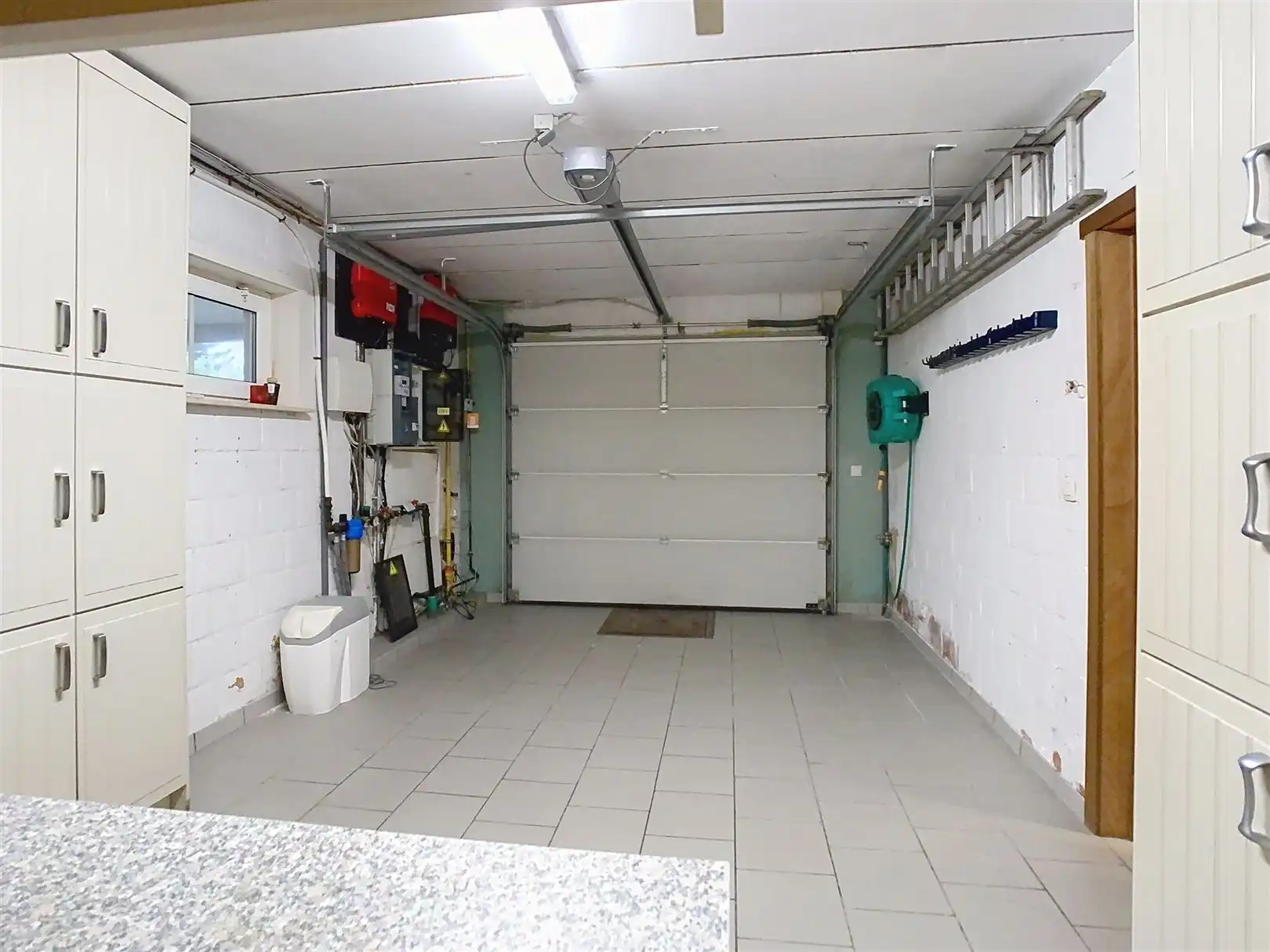 RUIME VILLA MET 4 SLPK EN MOOIE TUIN foto 8