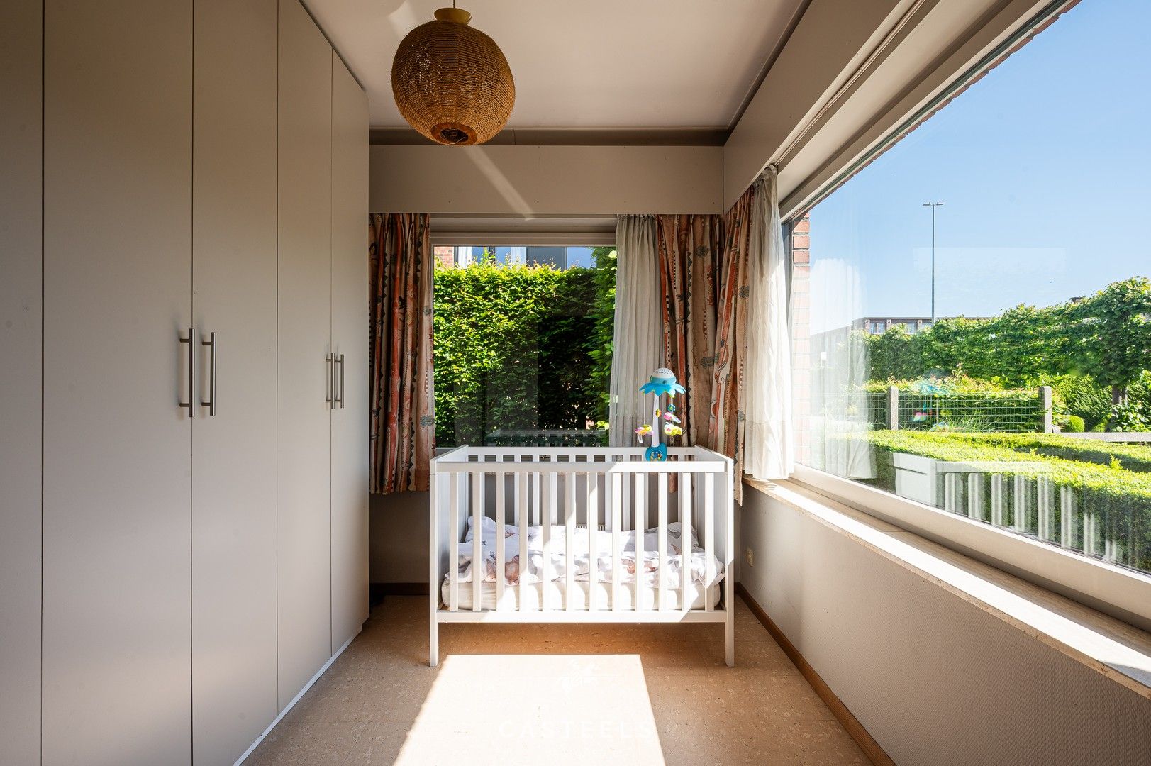 Instapklare bungalow met potentieel op prachtig perceel te koop foto 9
