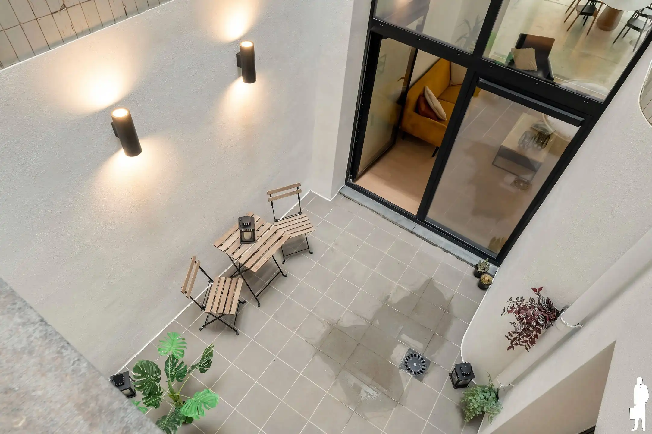 Gerenoveerde duplex met terras foto 15