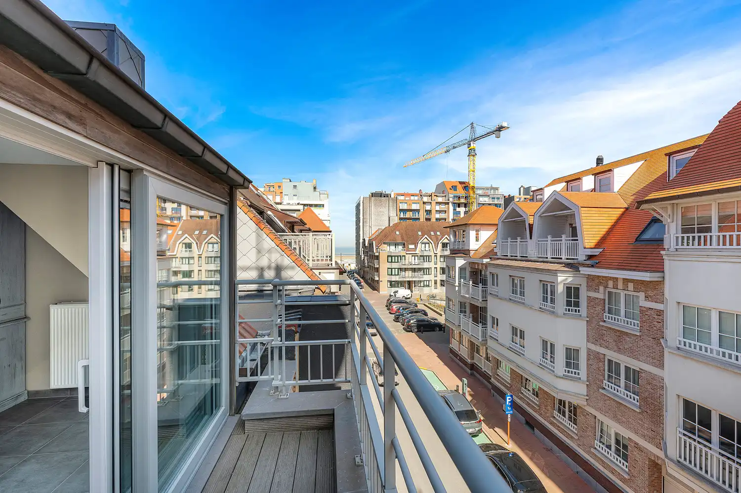 Zonnige duplex met 2 terrassen en zijdelings zeezicht foto 2