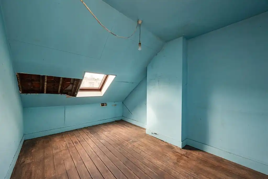 Verrassend ruime te renoveren woning met zonnige tuin foto 23