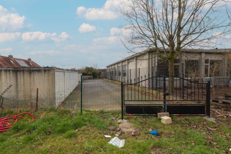 Roeselare : toffe gerenoveerde rijwoning aan de rand van Stad opp. 263 m2 voorzien van 2 grote slaapkamers en uitweg achteraan. foto 11