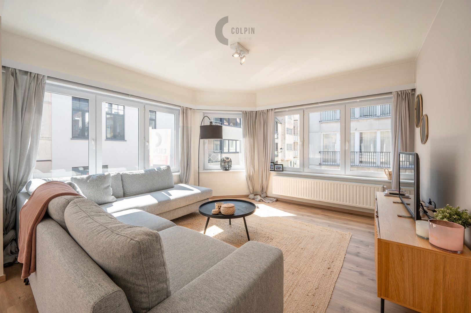 Gerenoveerd hoekappartement vlakbij het Heldenplein foto 3