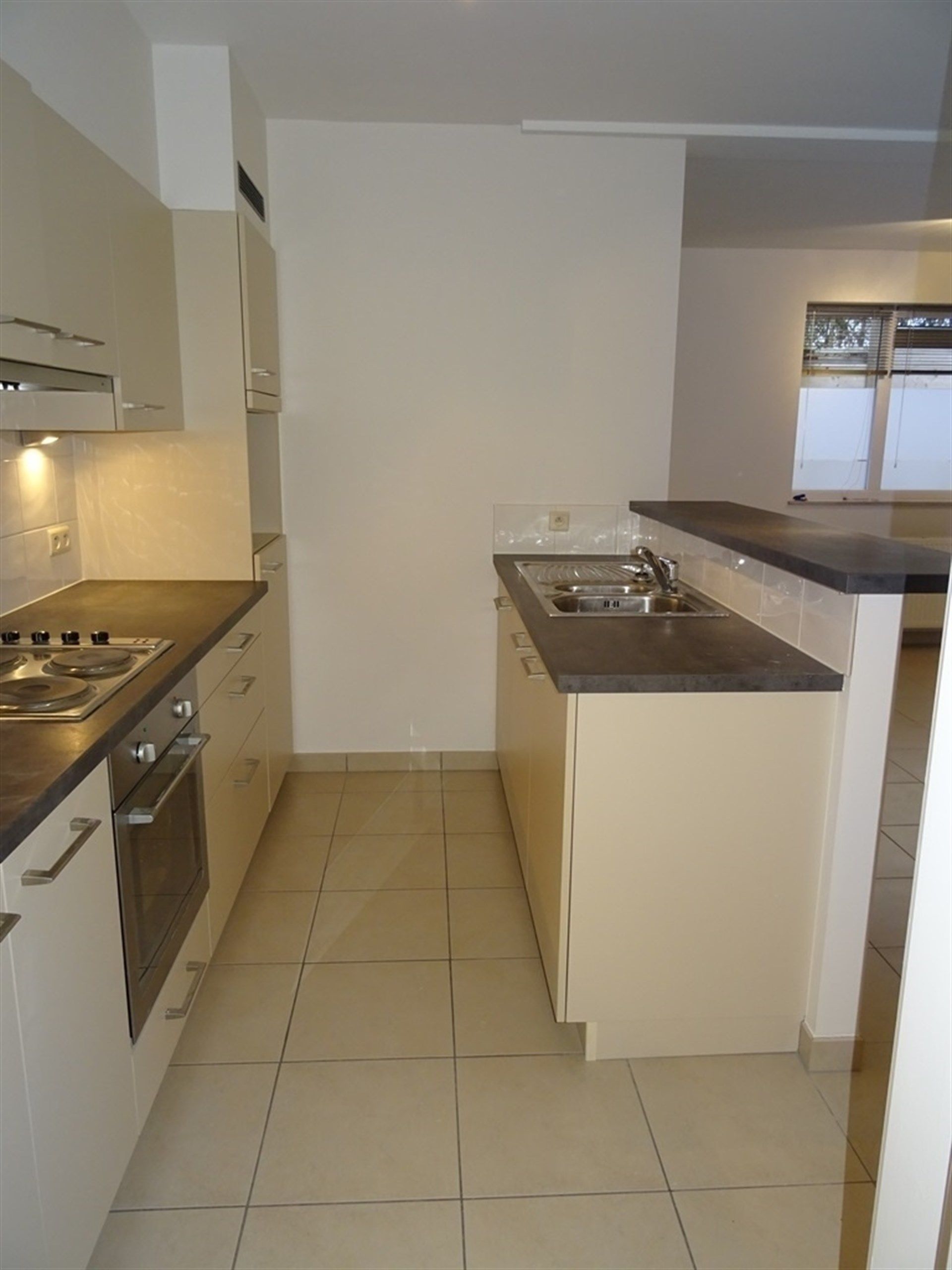Gelijkvloers appartement met terras gelegen op wandelafstand van het centrum. foto 5