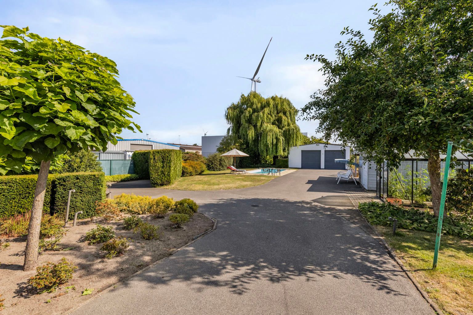 Ruime asbest vrije villa met magazijn en zwembad  foto 32