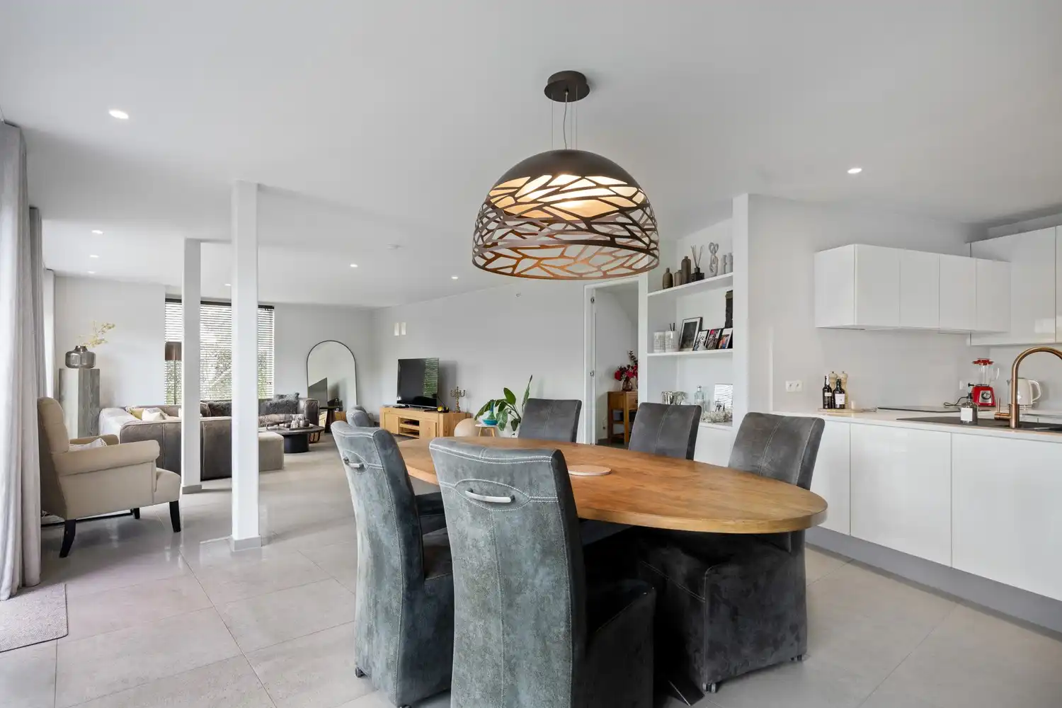 Instapklare energiezuinige villa met 4 zeer ruime slpkrs en ruime inpandige garage op 1006m2 foto 7