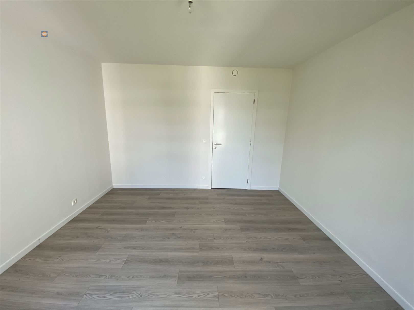 Stijlvol appartement met terras en autostaanplaats foto 9