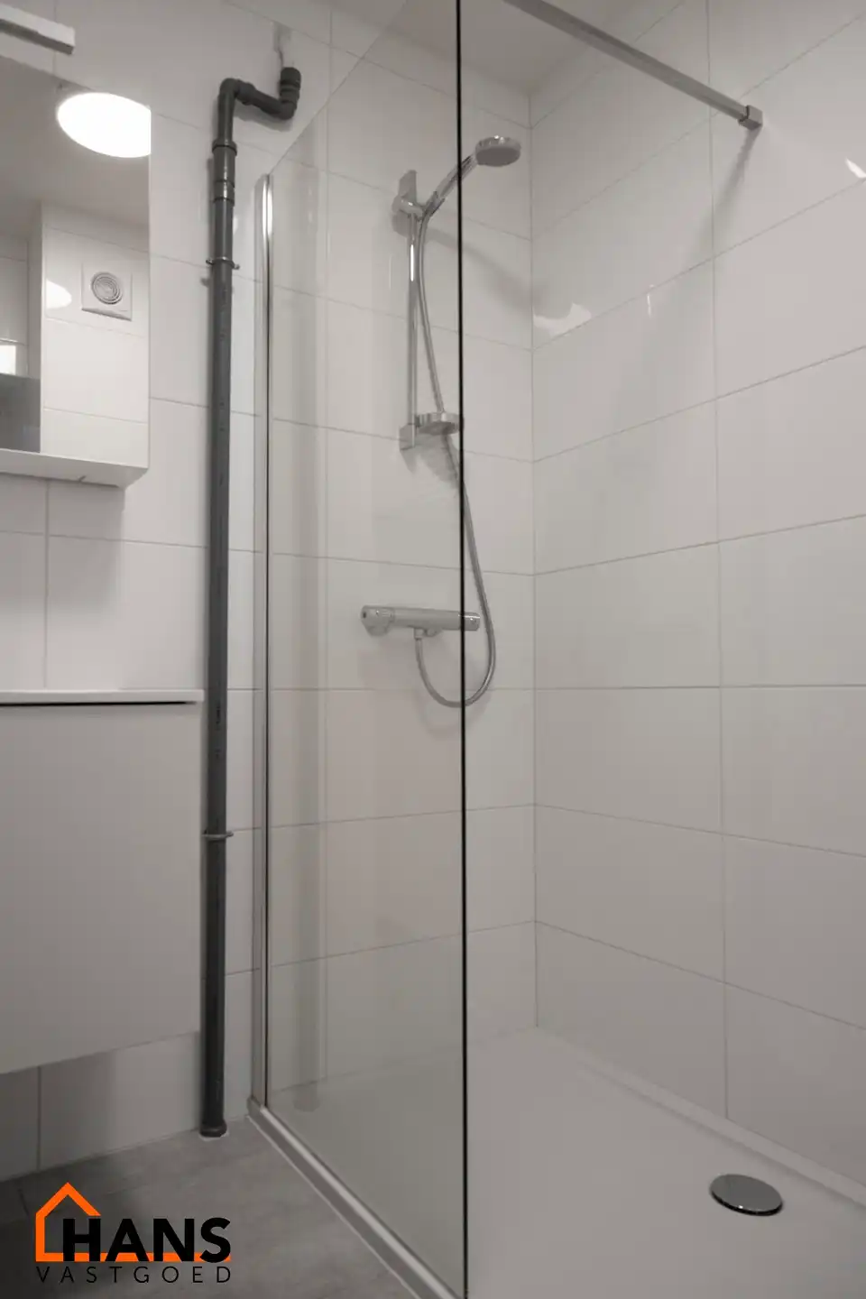 2 slaapkamerappartement met garage. foto 15