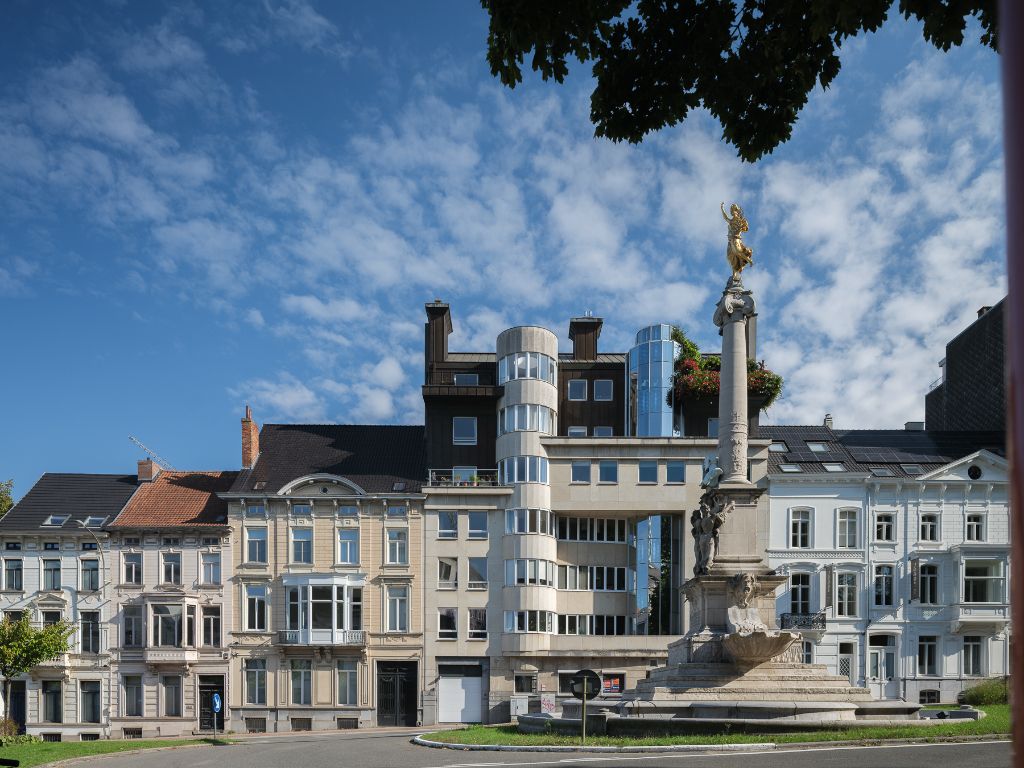 Uniek appartement met uitzonderlijk terras en spectaculair uitzicht foto {{pictureIndex}}