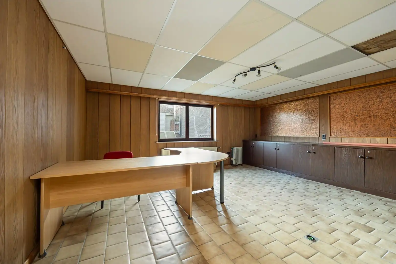 Handelspand met appartement, magazijn én hangar foto 10