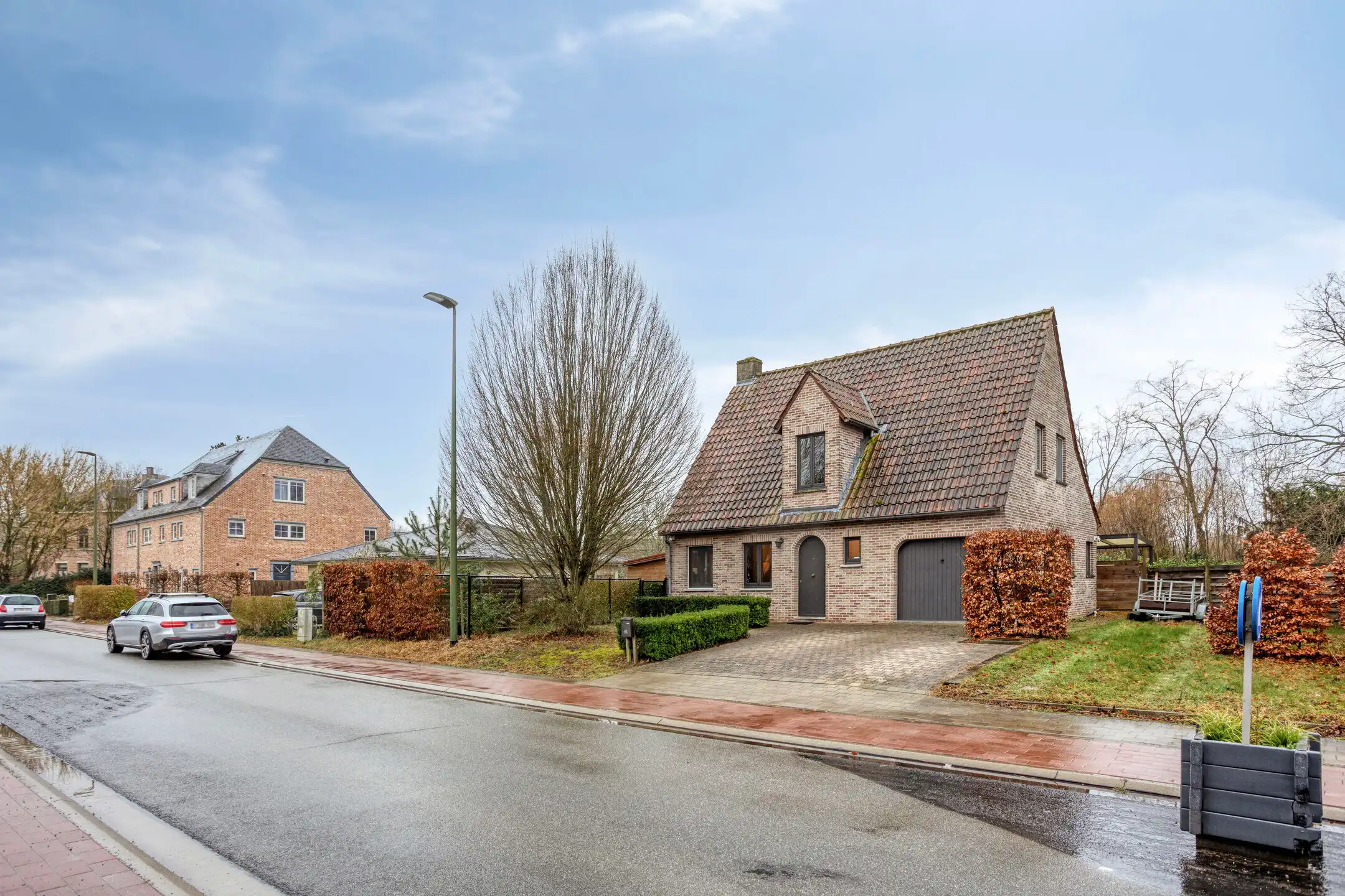 Rustig gelegen woning met drie slaapkamers, bureau en garage foto 19