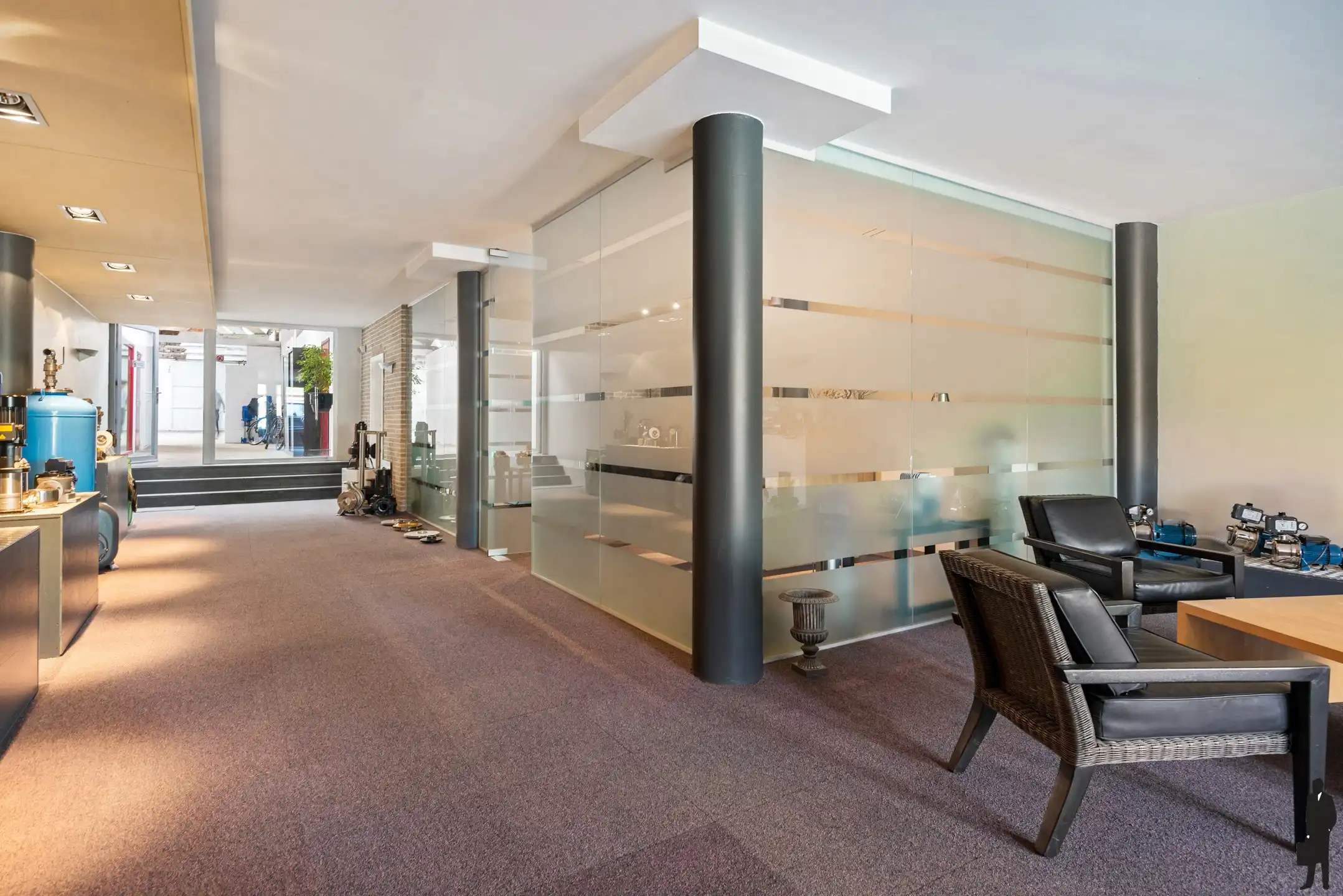 Polyvalent gebouw met handelsruimte, kantoor en duplex foto 3