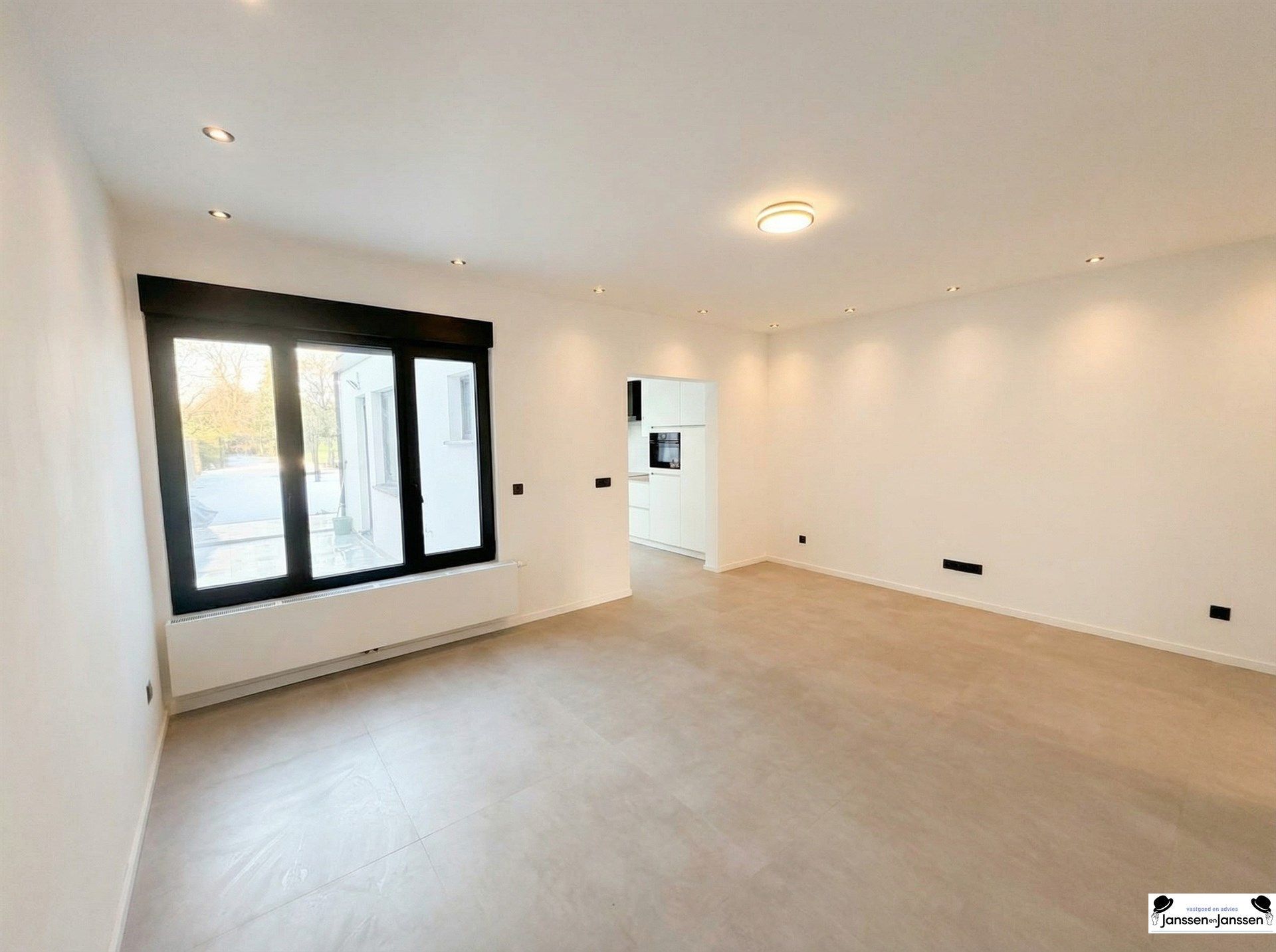 Instapklare woning met 4 slaapkamers, 2 badkamers, rustig gelegen foto 3