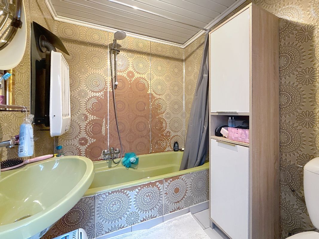 Charmante, instapklare rijwoning met uitweg achteraan. foto 9