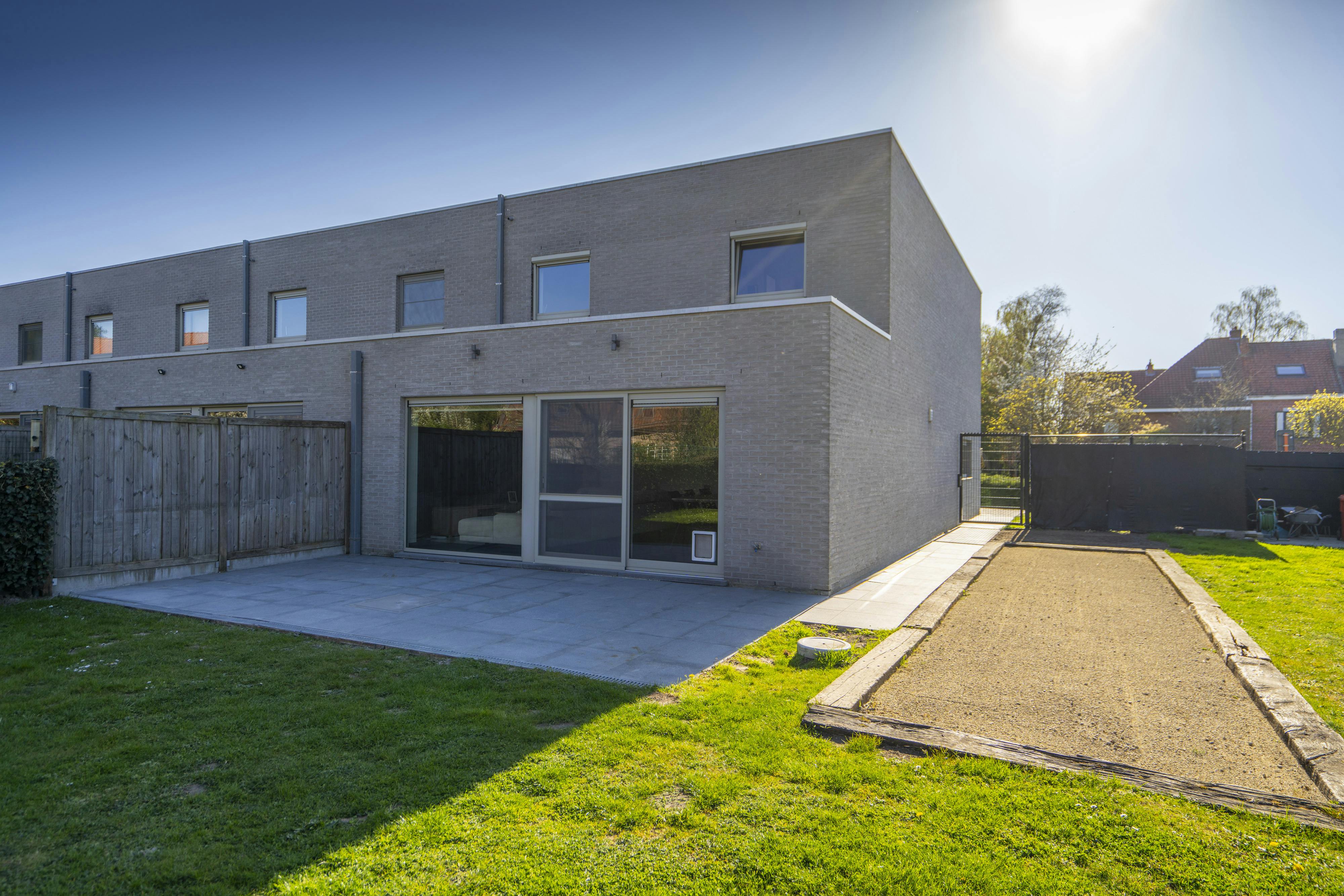 Instapklare gezinswoning met 4 slaapkamers op Hoog Kortrijk foto 12