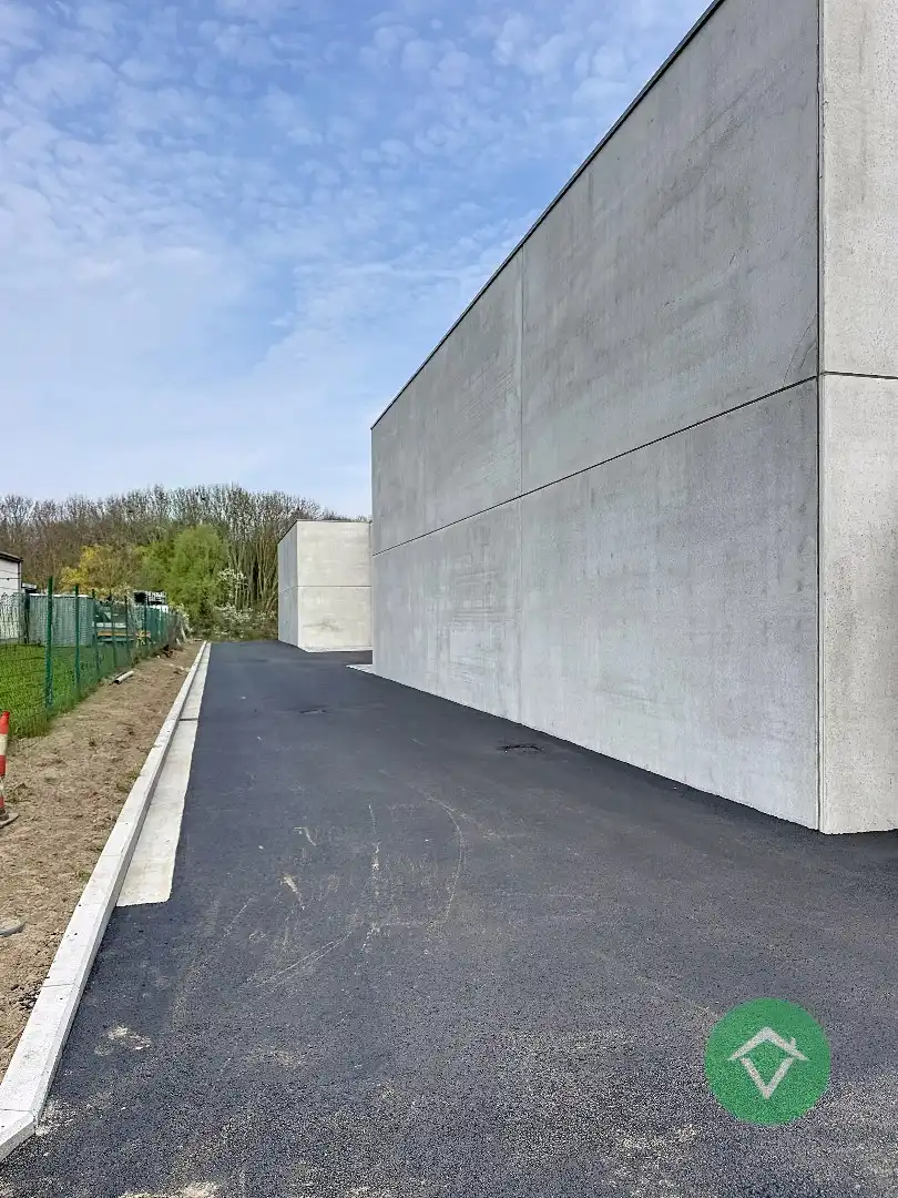 Nieuwbouw loods KMO-UNIT te koop – 192 m² met 2 parkeerplaatsen inbegrepen op de industriezone te Aartrijke foto 14
