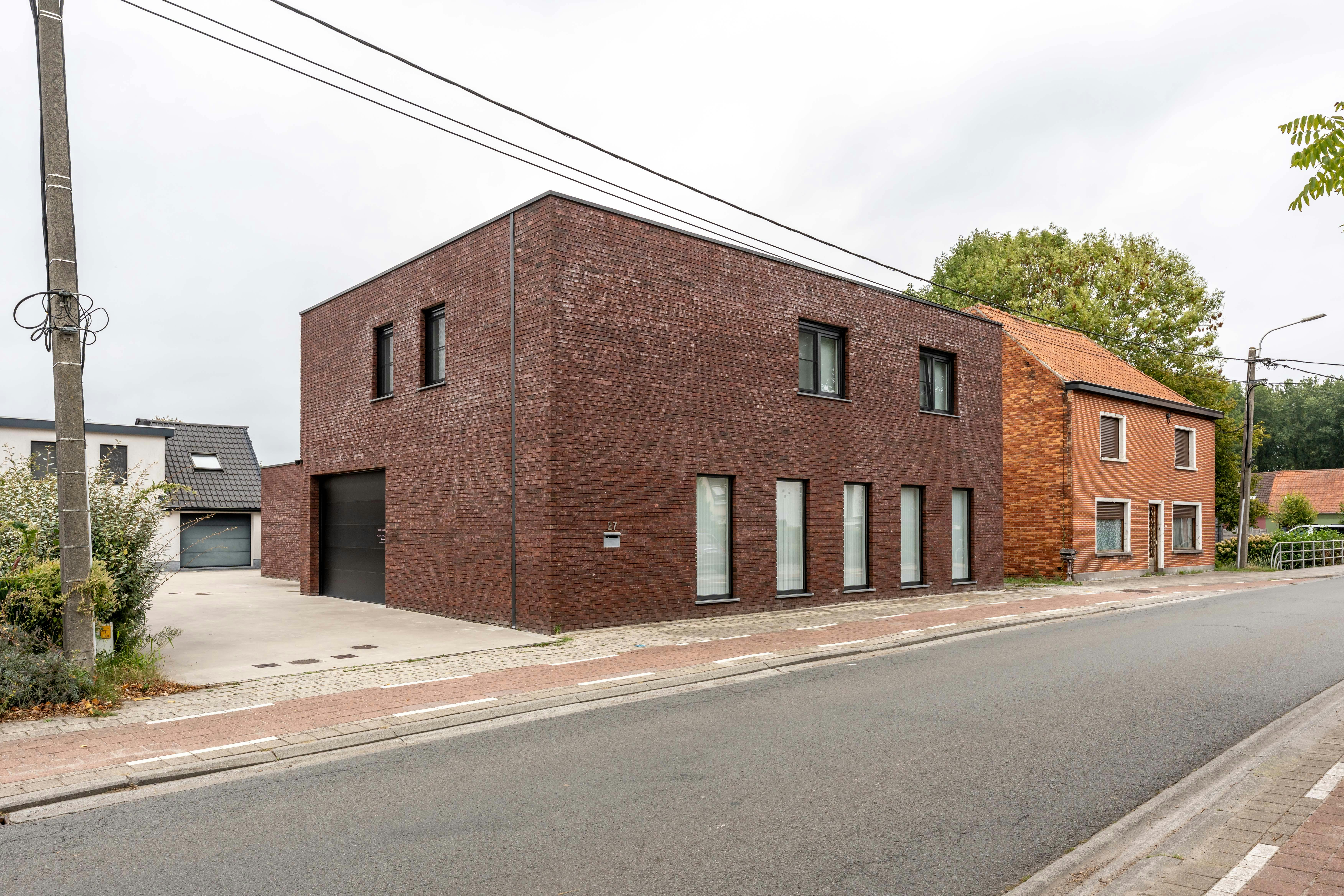 Moderne villa met atelier en parking te koop in Evergem foto {{pictureIndex}}