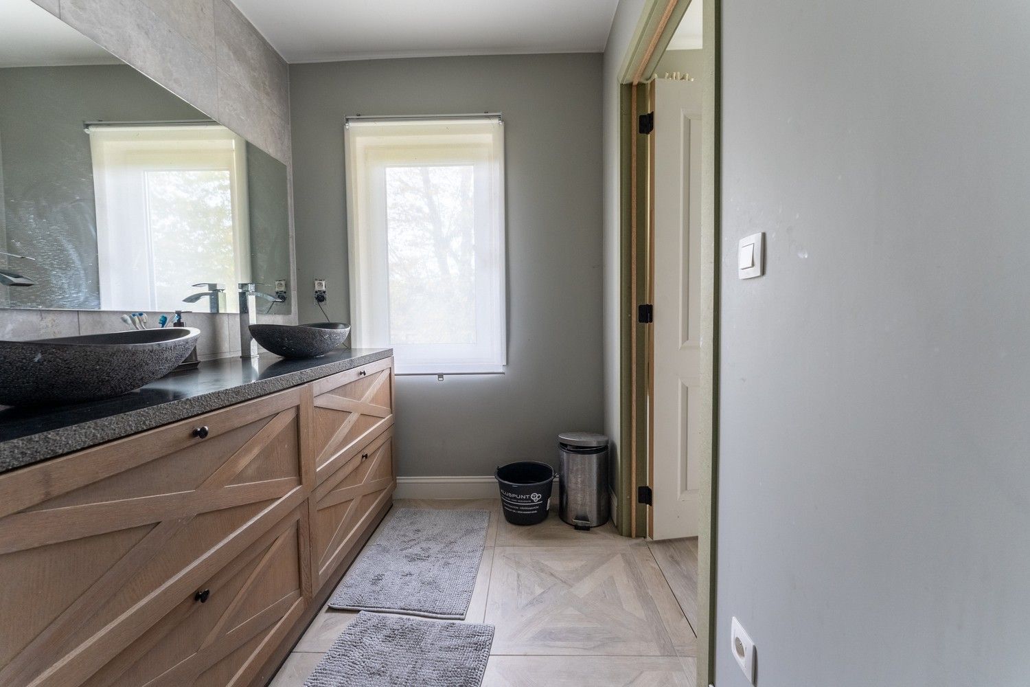 Charmante gerenoveerde woning met aanpalende schuur en 3 aparte bijgebouwen op 28a49 in Achel foto 16