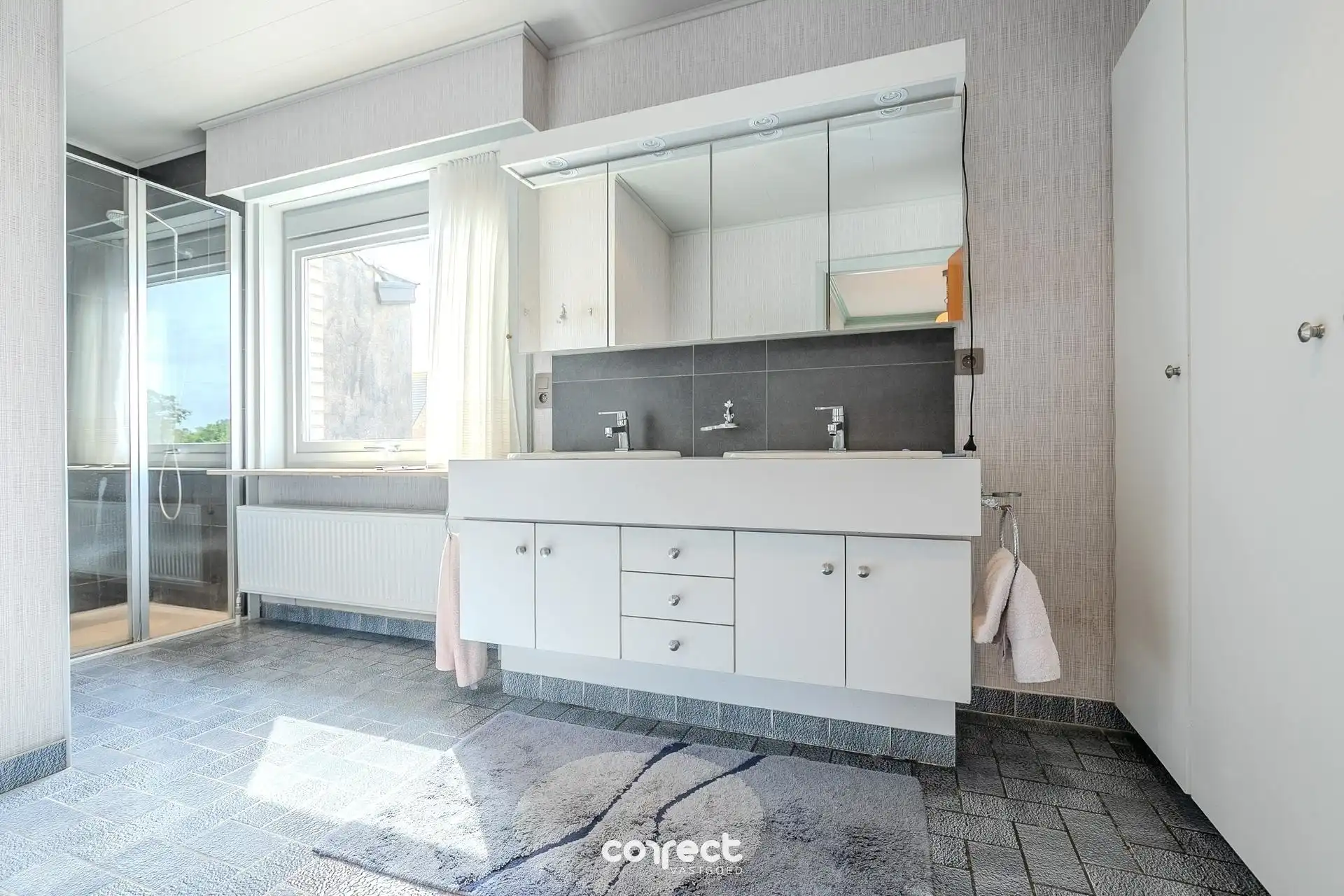 Heel goed onderhouden gezinswoning, met garage, zongerichte tuin en 3 ruime slaapkamers. foto 14