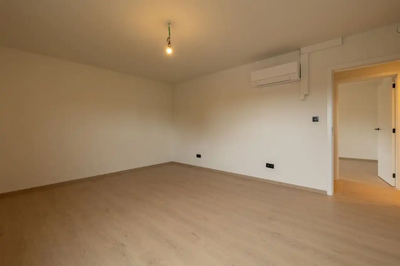 Nieuwbouw met vier slpk, alle comfort en ruime tuin foto 18