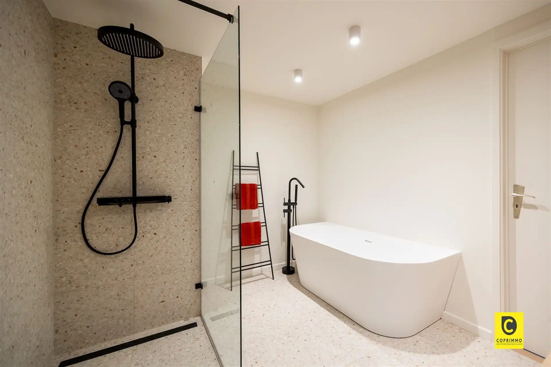 Prachtig gelijkvloers 3 slaapkamer app foto 11