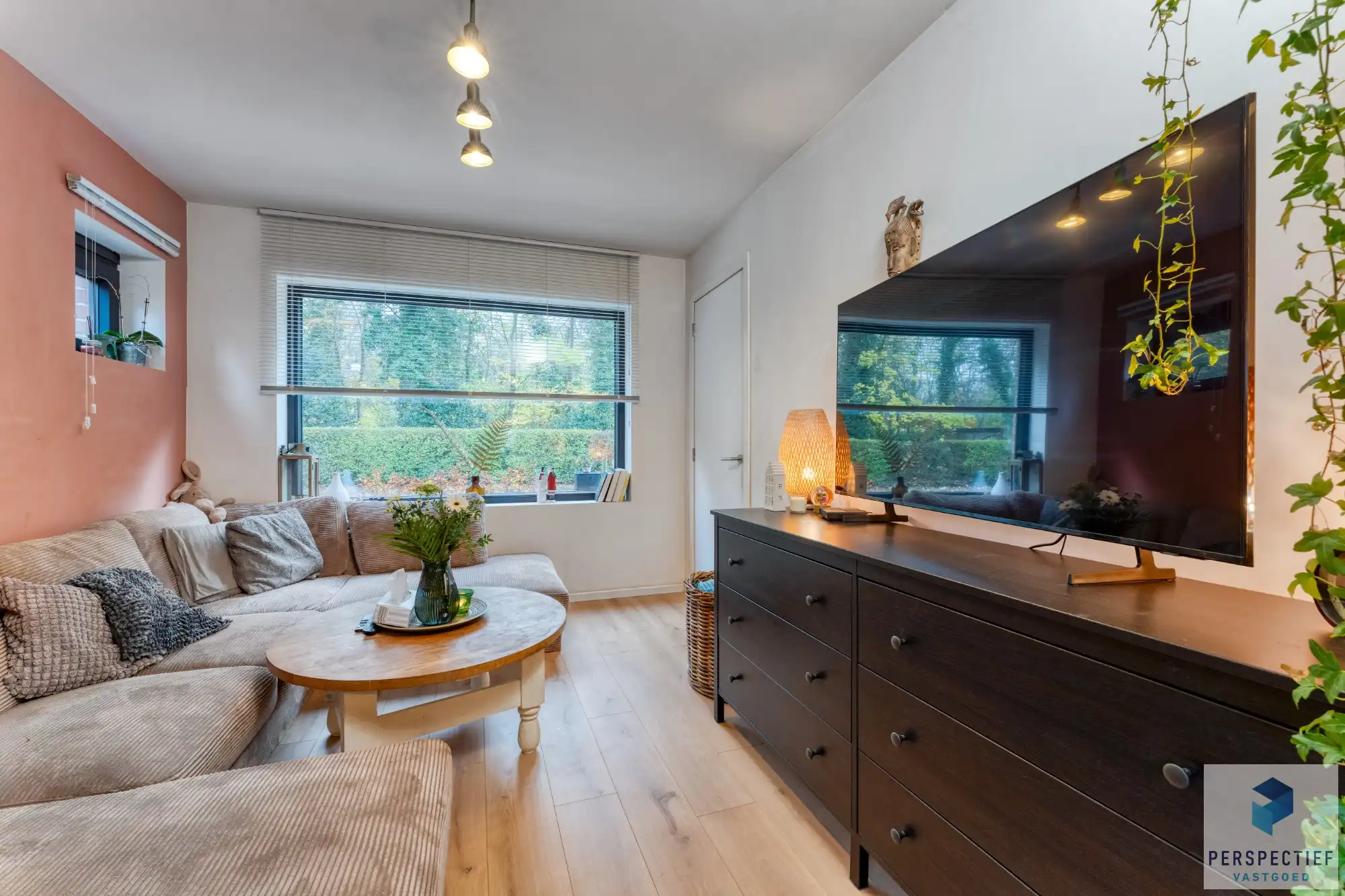 Uiterst GOED gelegen VERNIEUWDE woning met GROTE tuin foto 11