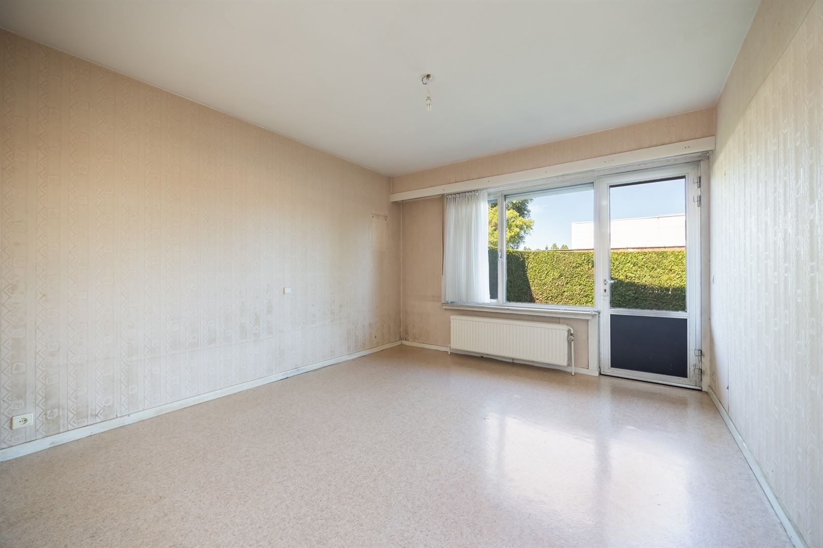 Halfopen gelijkvloers appartement met garage foto 10