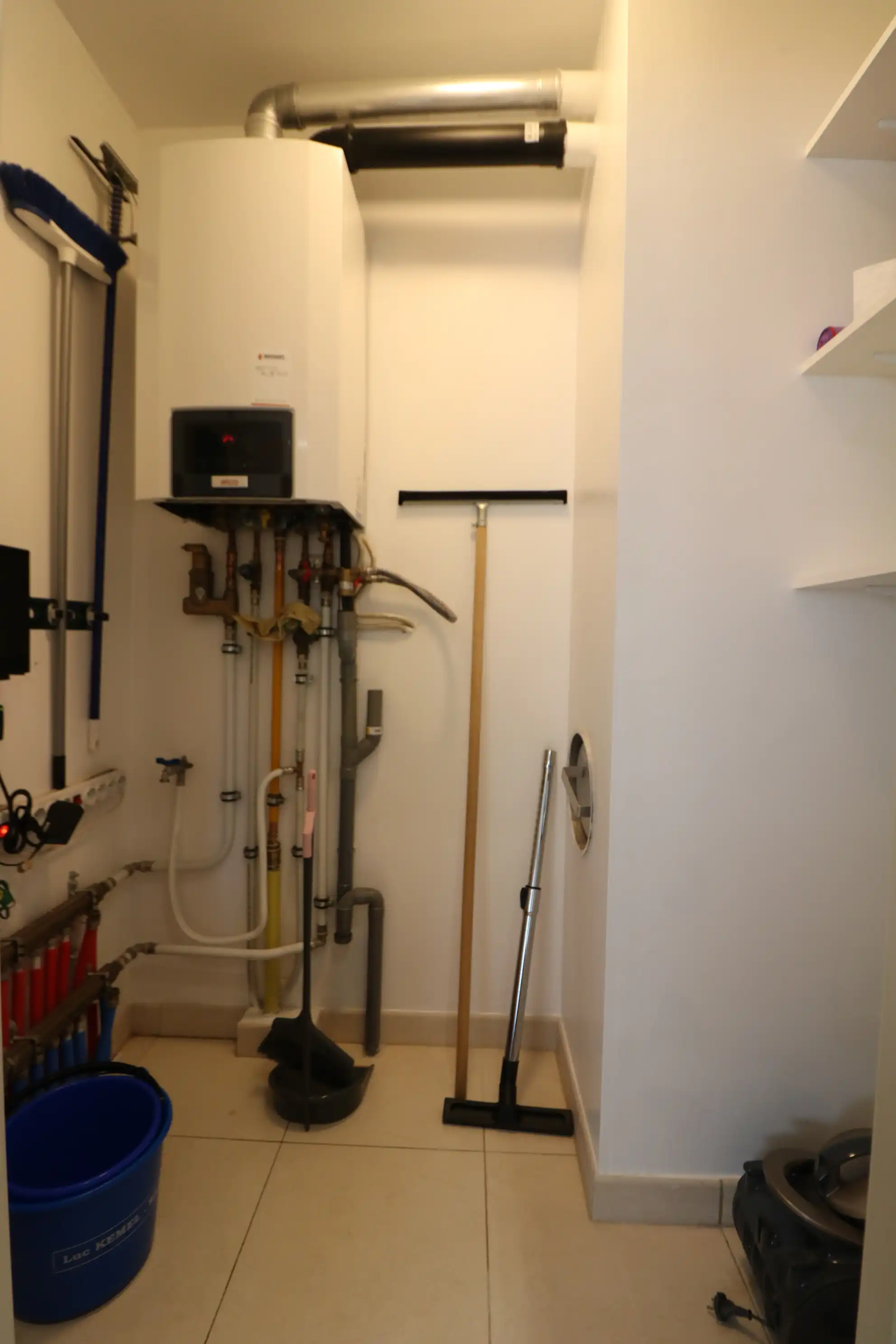 Instapklaar 2-slaapkamerappartement pal in het centrum van Blankenberge. foto 4