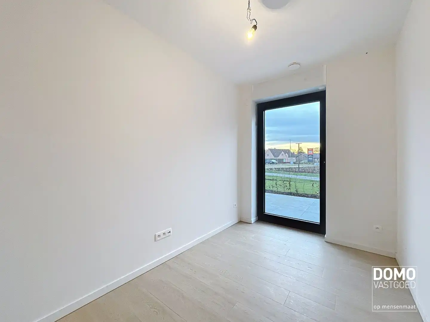 RUIM TWEE SLAAPKAMER APPARTEMENT MET TERRAS, LIFT EN AUTOSTANDPLAATS IN CENTRUM KERMT foto 7