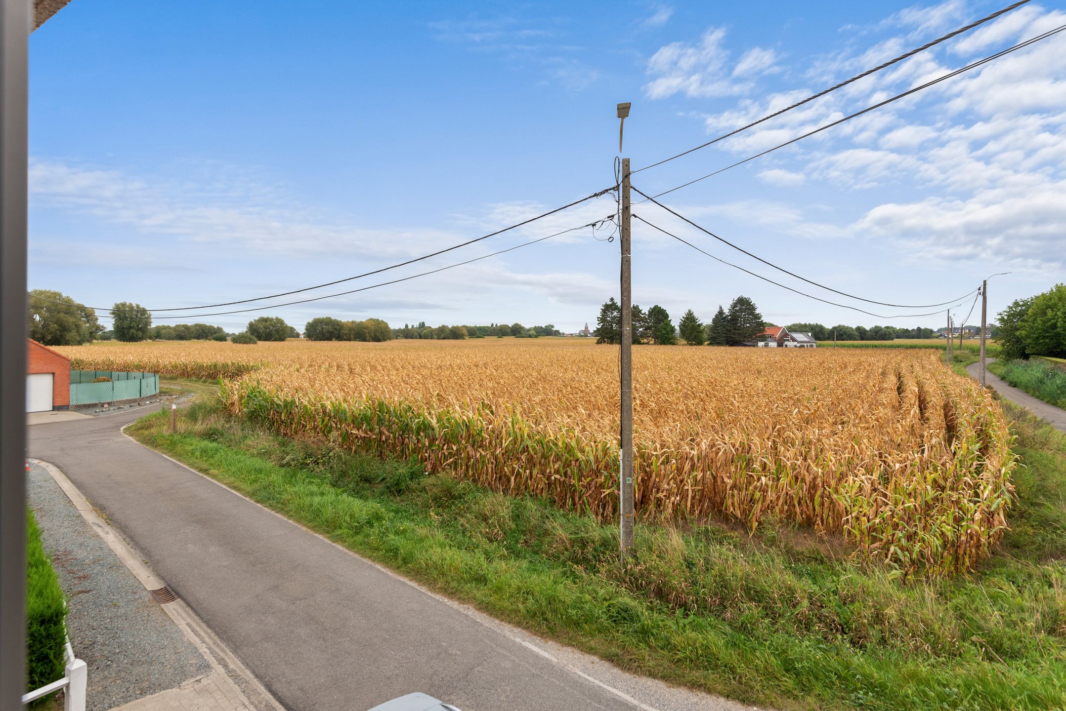 IN OPTIE Instapkl. Half-open woning met 3 slpk, polyv. zolder, gar., oprit en tuin foto 5