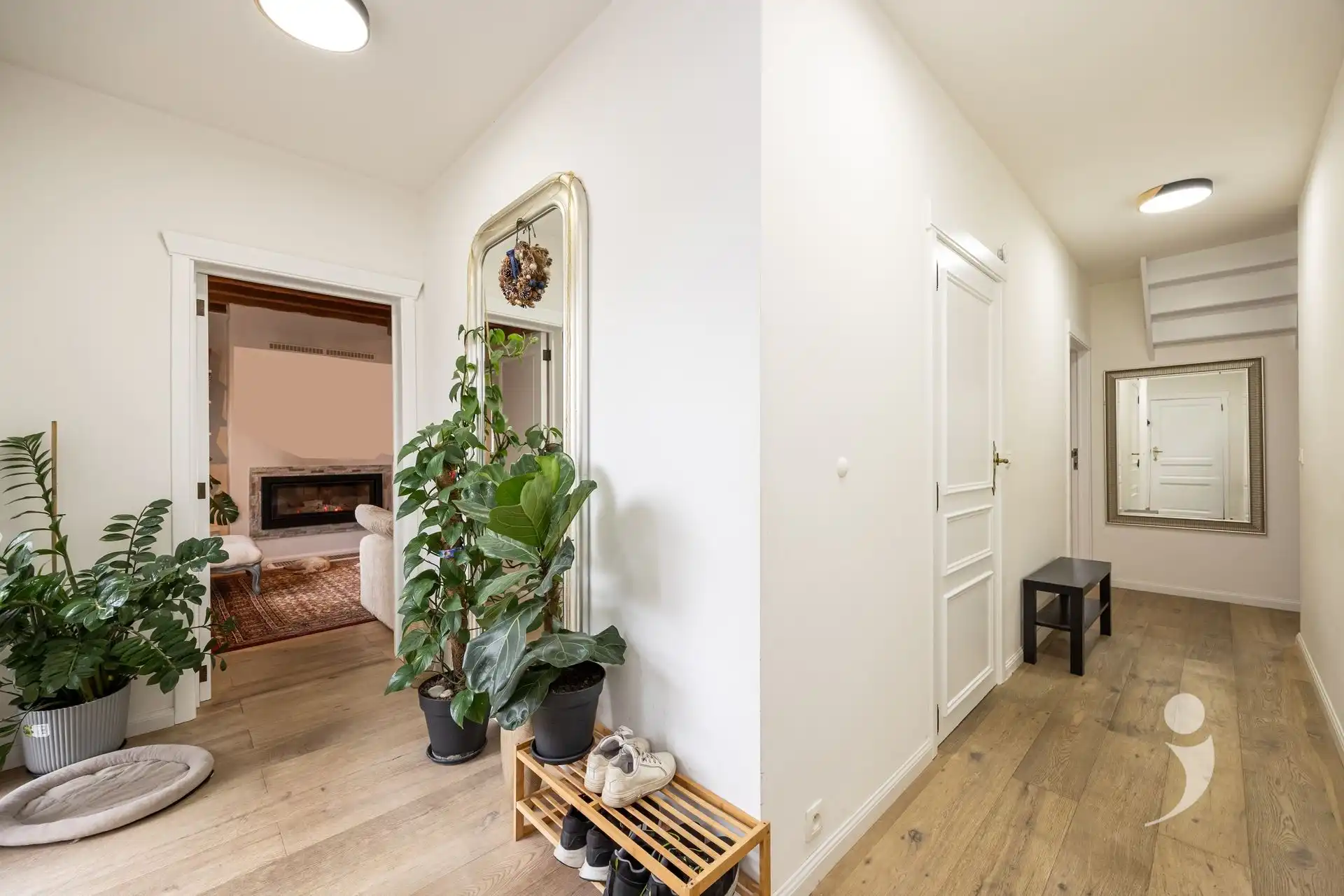 Gerenoveerde bungalow met zwembad in een rustige woonwijk foto 15
