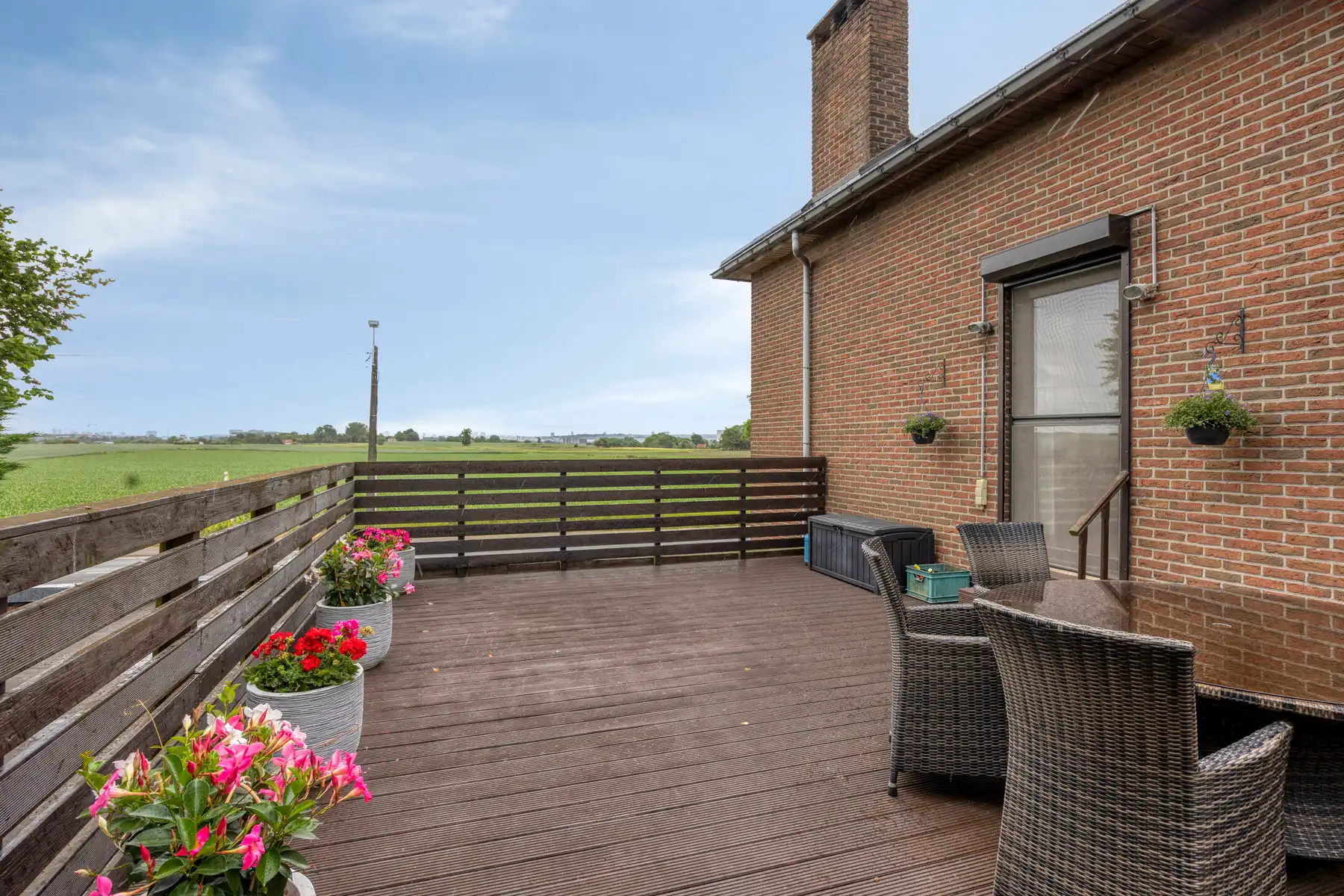 Zeer ruim appartement(3slpks) met 2 garages + zolder + tuin  foto 13
