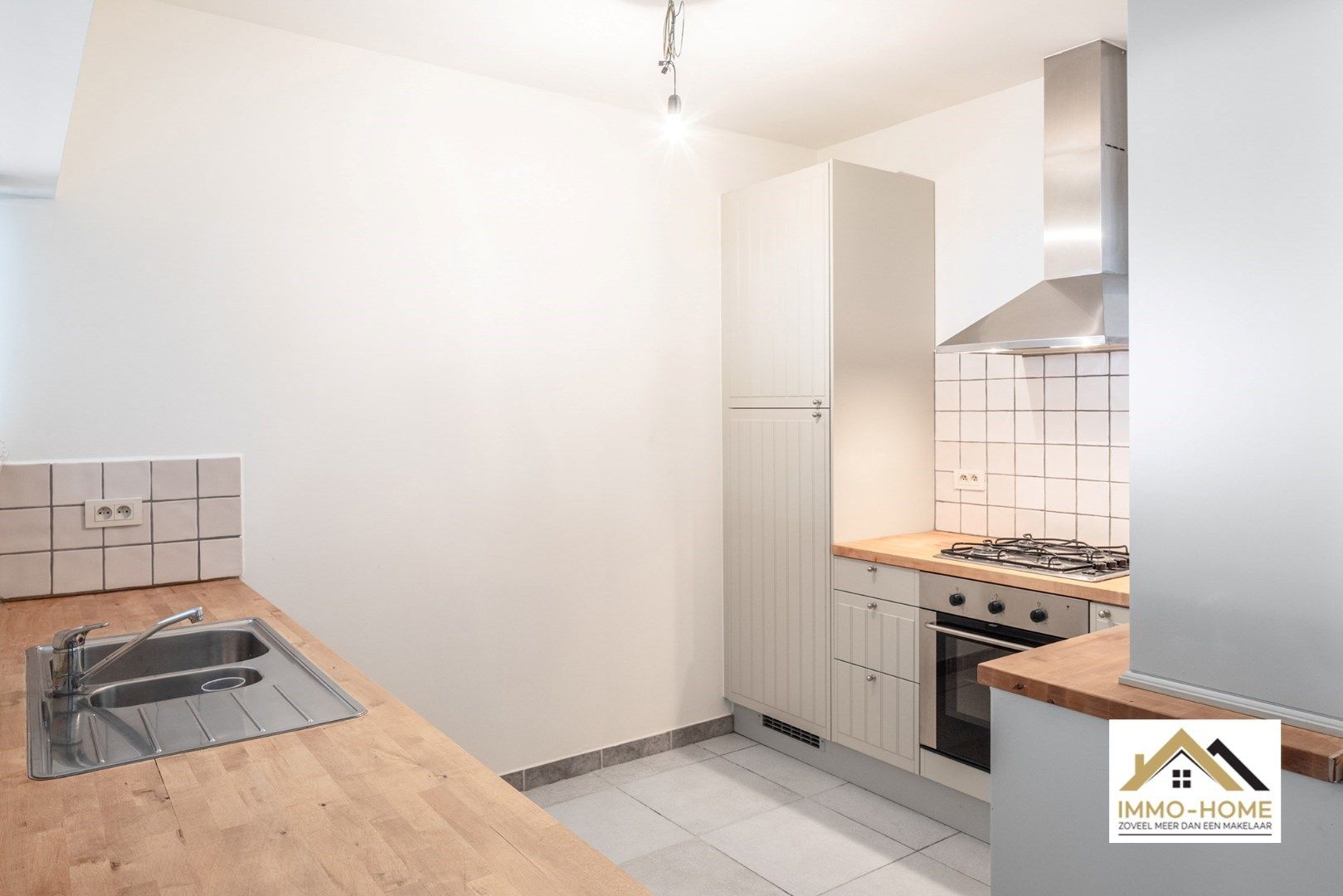 Eigendom( 2 appartementen) met loods en bijzonder veel potentieel foto 5