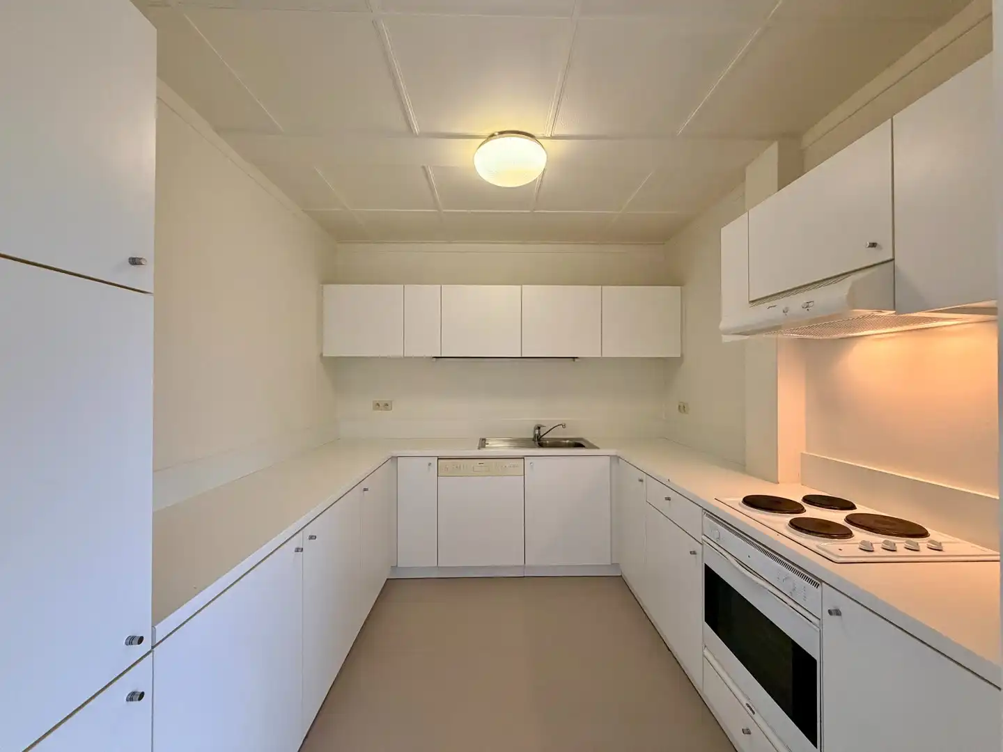 Recent opgefrist appartement met 2 slaapkamers te Gits! foto 2