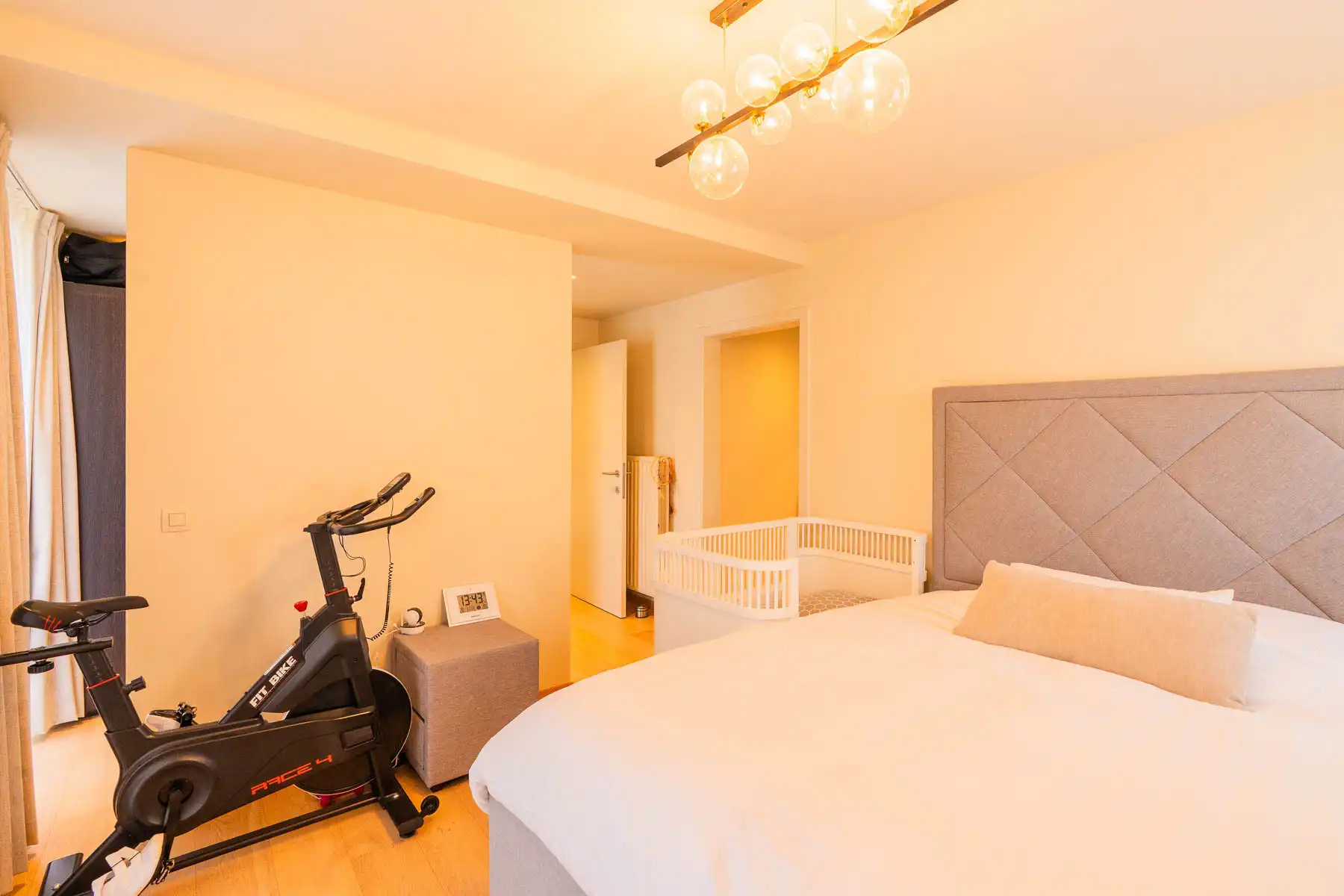 Ruime, energiezuinige woonst met terras, tuin en garage foto 11