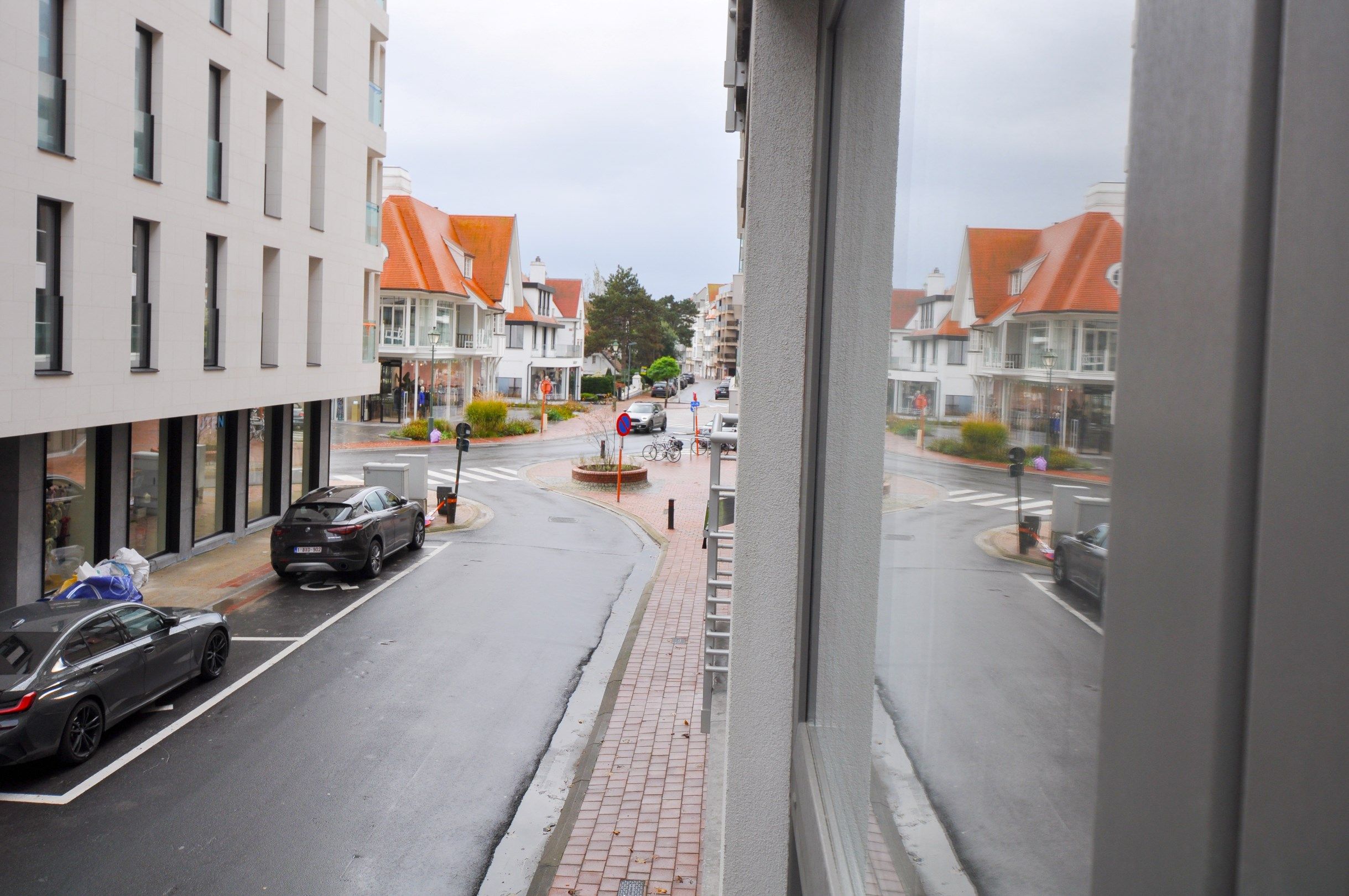 Stijlvol gerenoveerd appartement gelegen op een boogscheut van de zee. foto 2