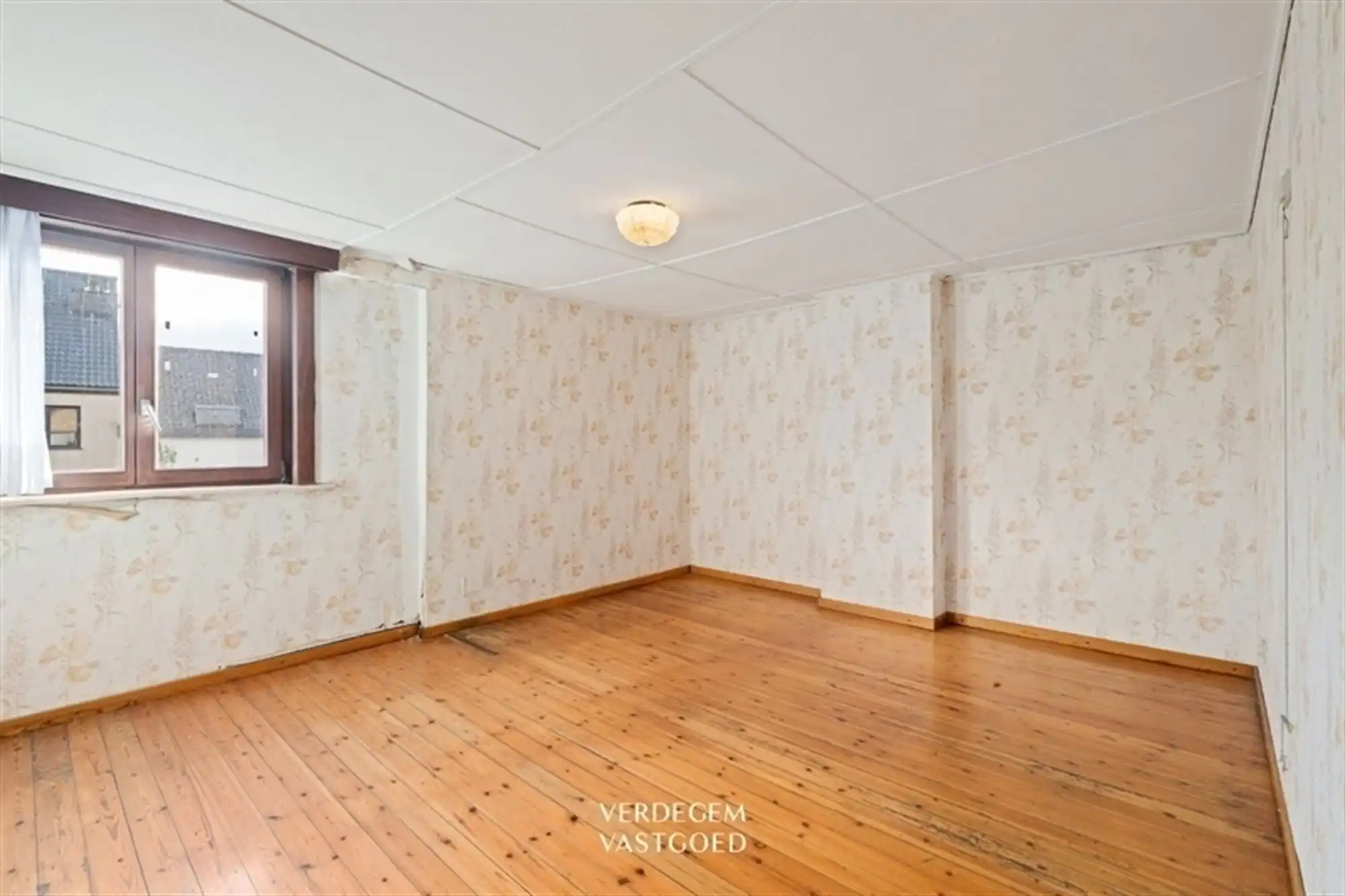 Halfopen woning met 2 slaapkamers, tuin en oprit naar achterliggende garage foto 11