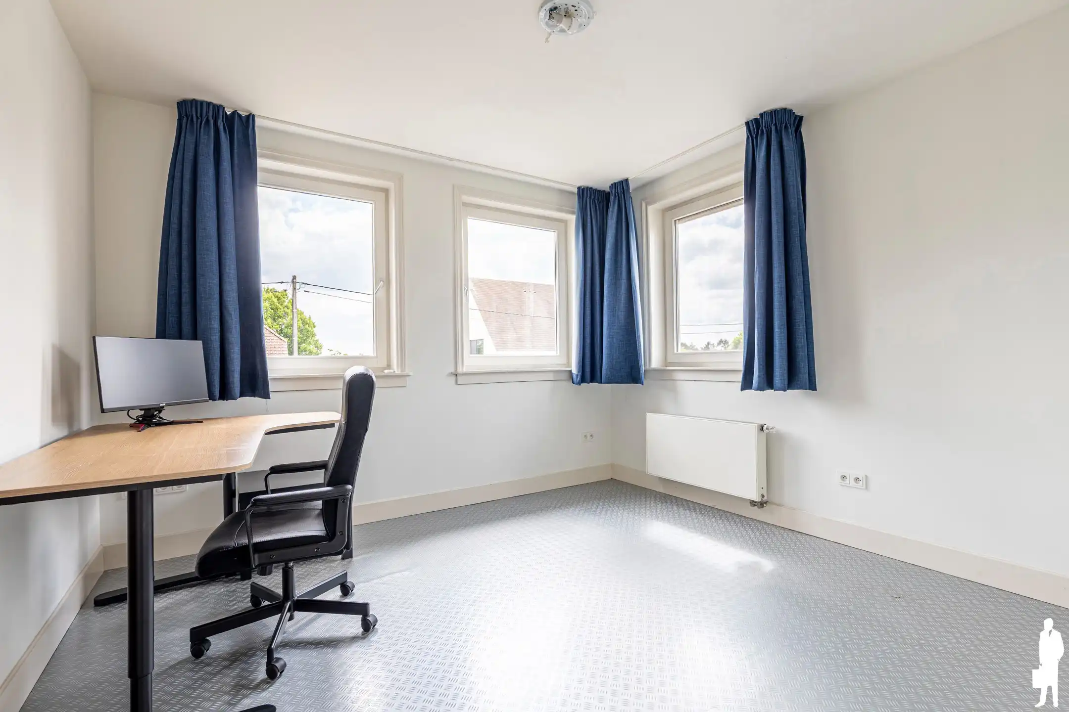 Villa met 6 slpk. 2 badk. en garage op 900m² nabij NL grens. foto 16