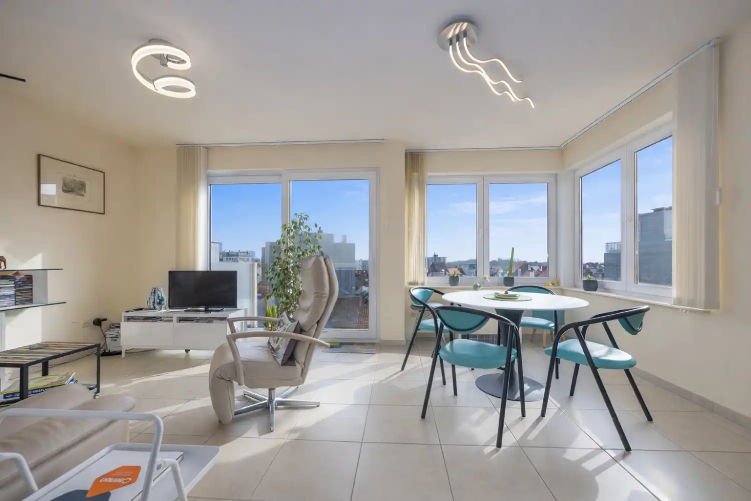 Instapklaar 2-slaapkamerappartement met zonnig terras en open zicht foto 2