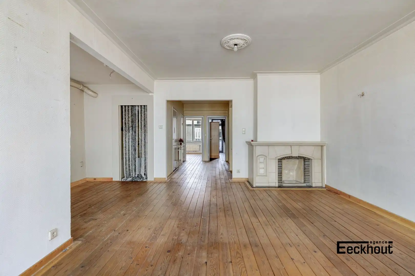 Op te frissen 2 slaapkamer appartement in hartje Oostende! foto 7