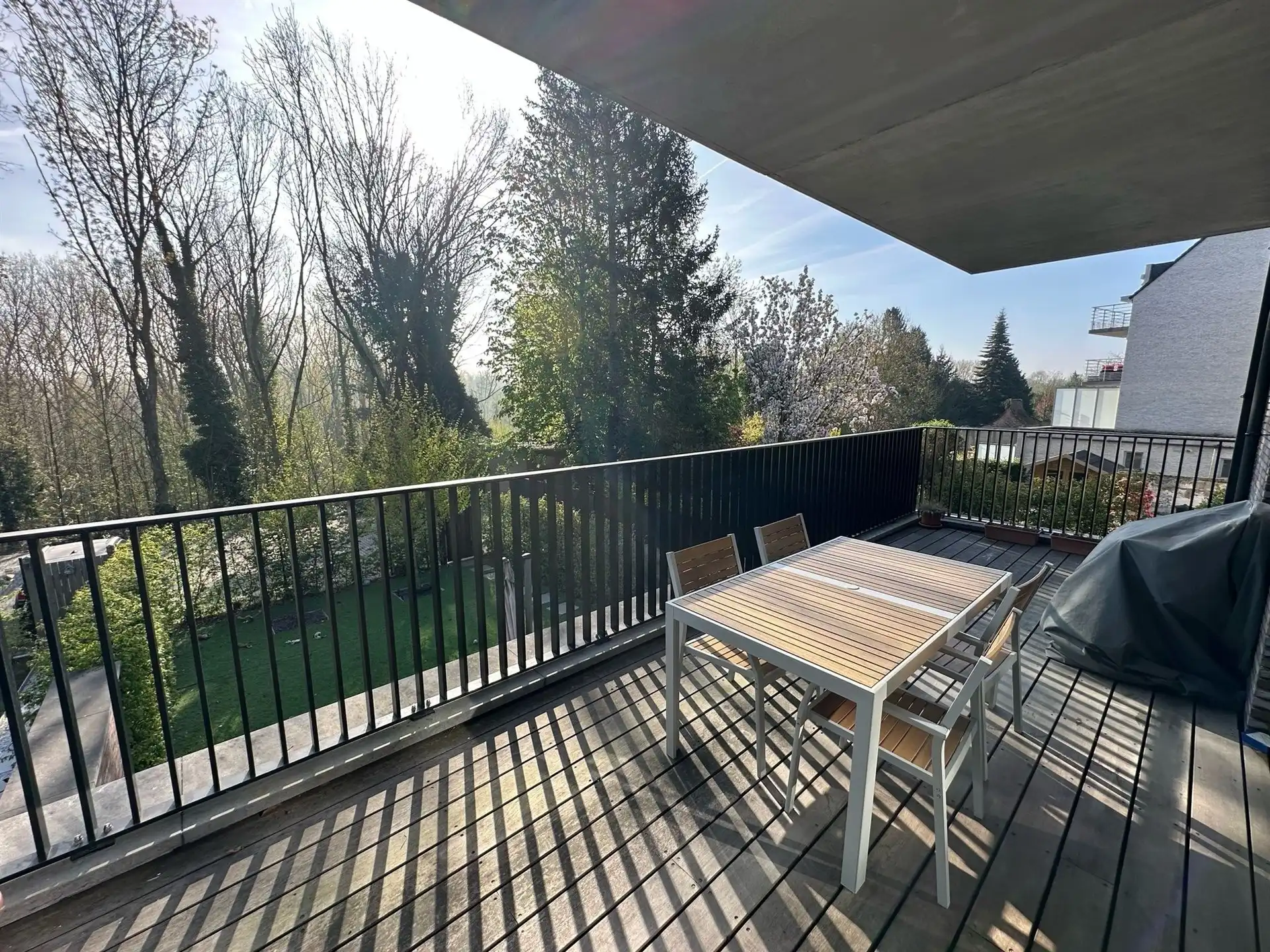 Prachtig appartement met twee slaapkamers en zicht op groen foto 9