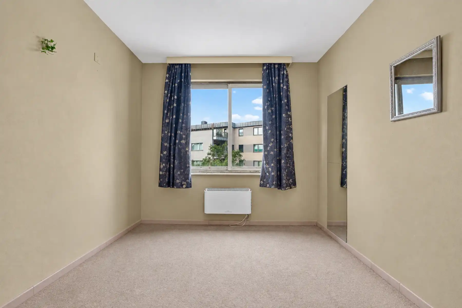 Instapklaar 1-slaapkamer appartement met terras en berging en garage. foto 7
