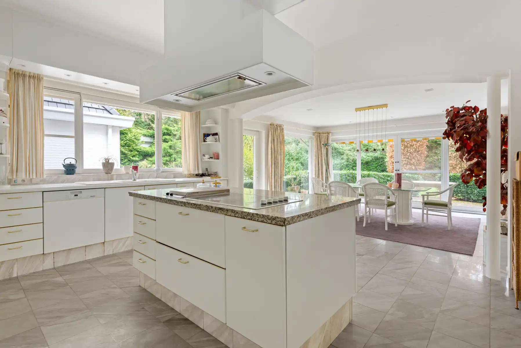 Te renoveren villa op toplocatie, voorkant Schilde  foto 17