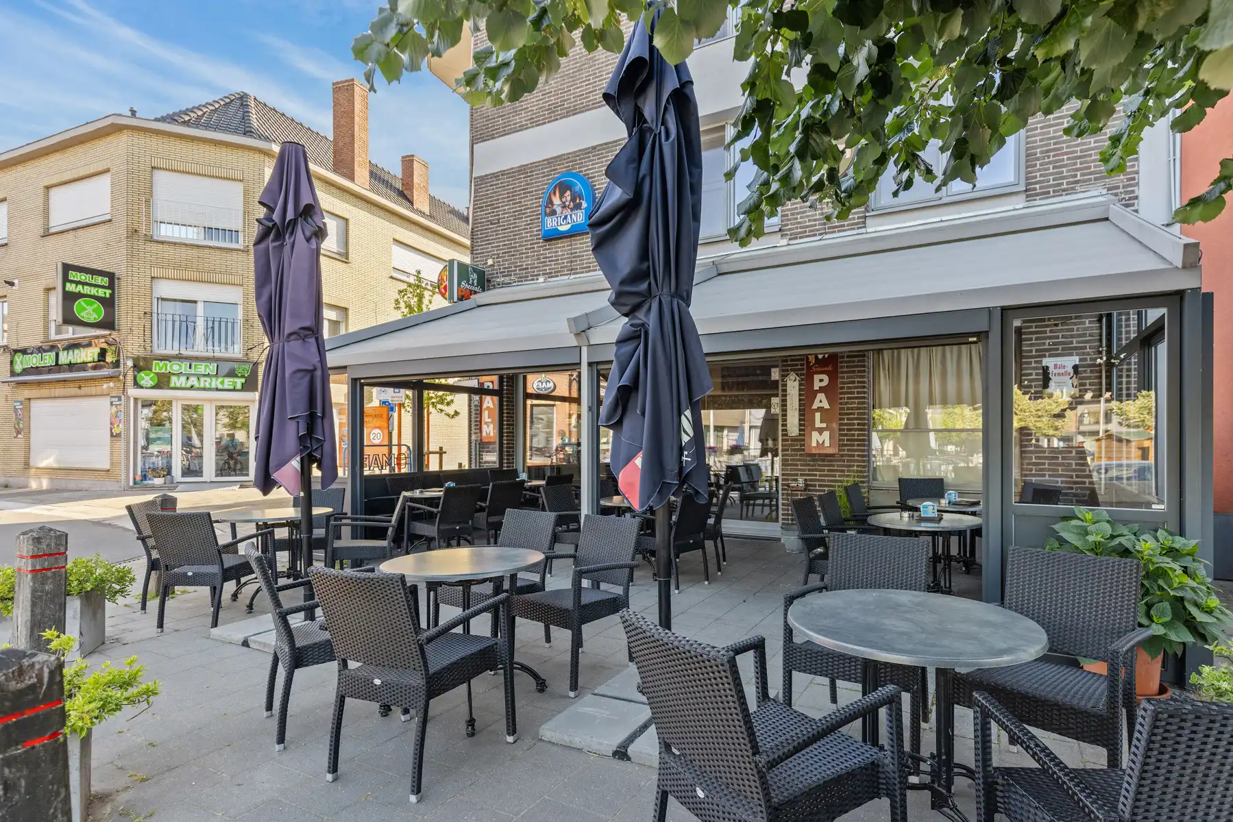 Handelsruimte met appartement op strategische ligging foto 13