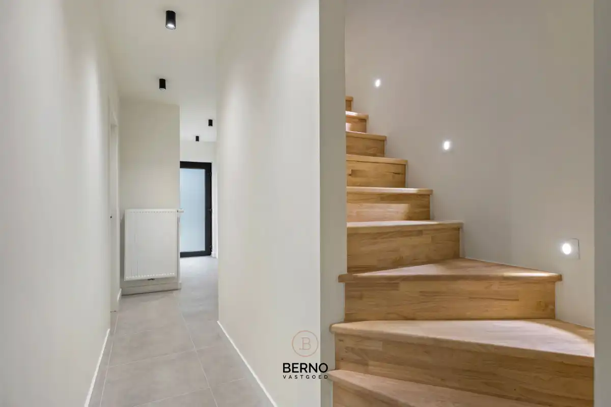 Prachtige (ver)nieuwbouw met autostaanplaats vlakbij de 'Heide' foto 12